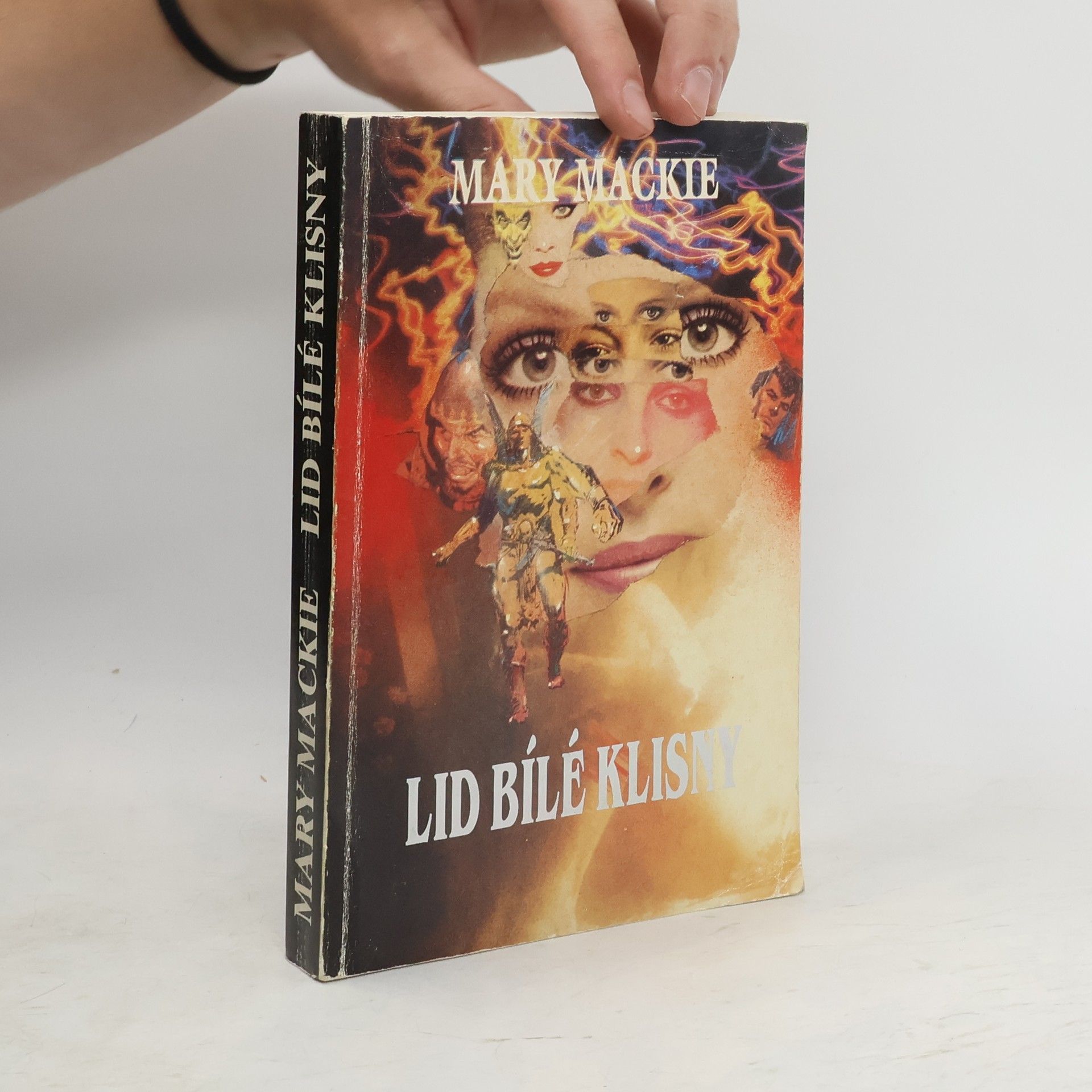 Mary Mackie Lid bílé klisny