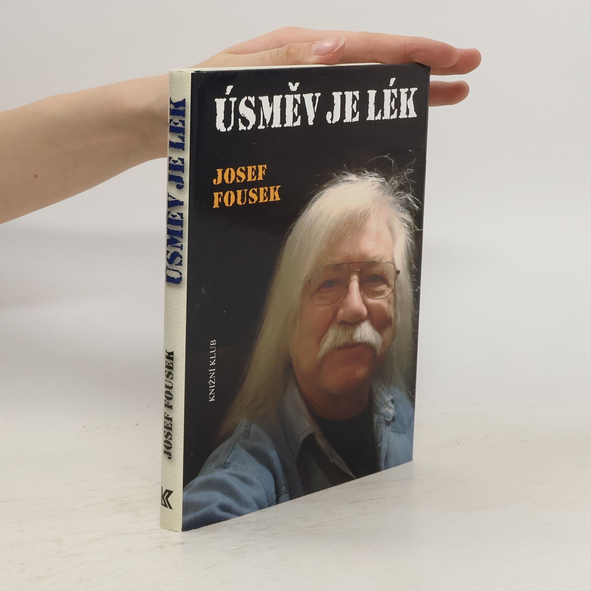 Josef Fousek Úsměv je lék: Příběhy, fejetony, texty, básně, satira