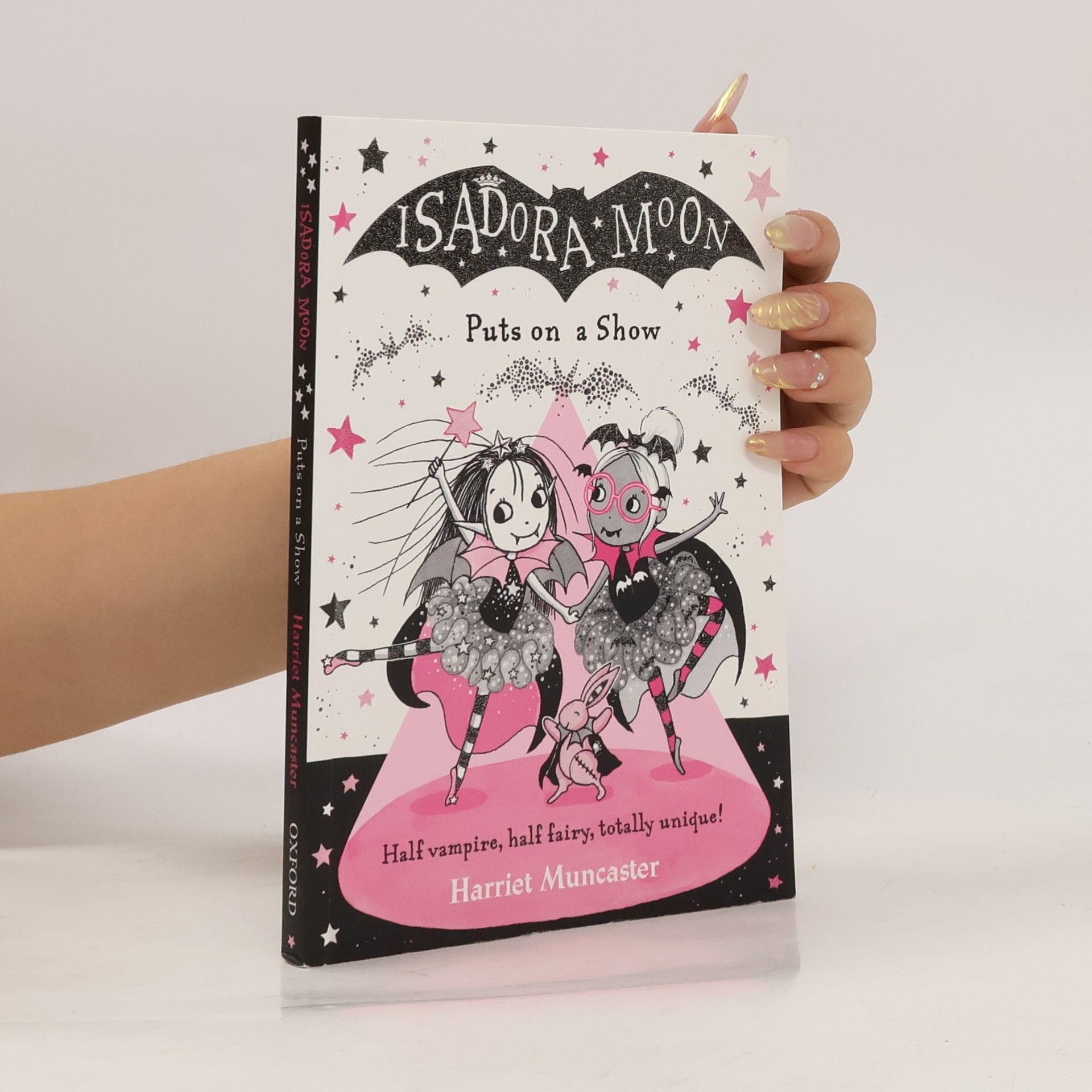 Harriet Muncaster Isadora Moon Puts on a Show