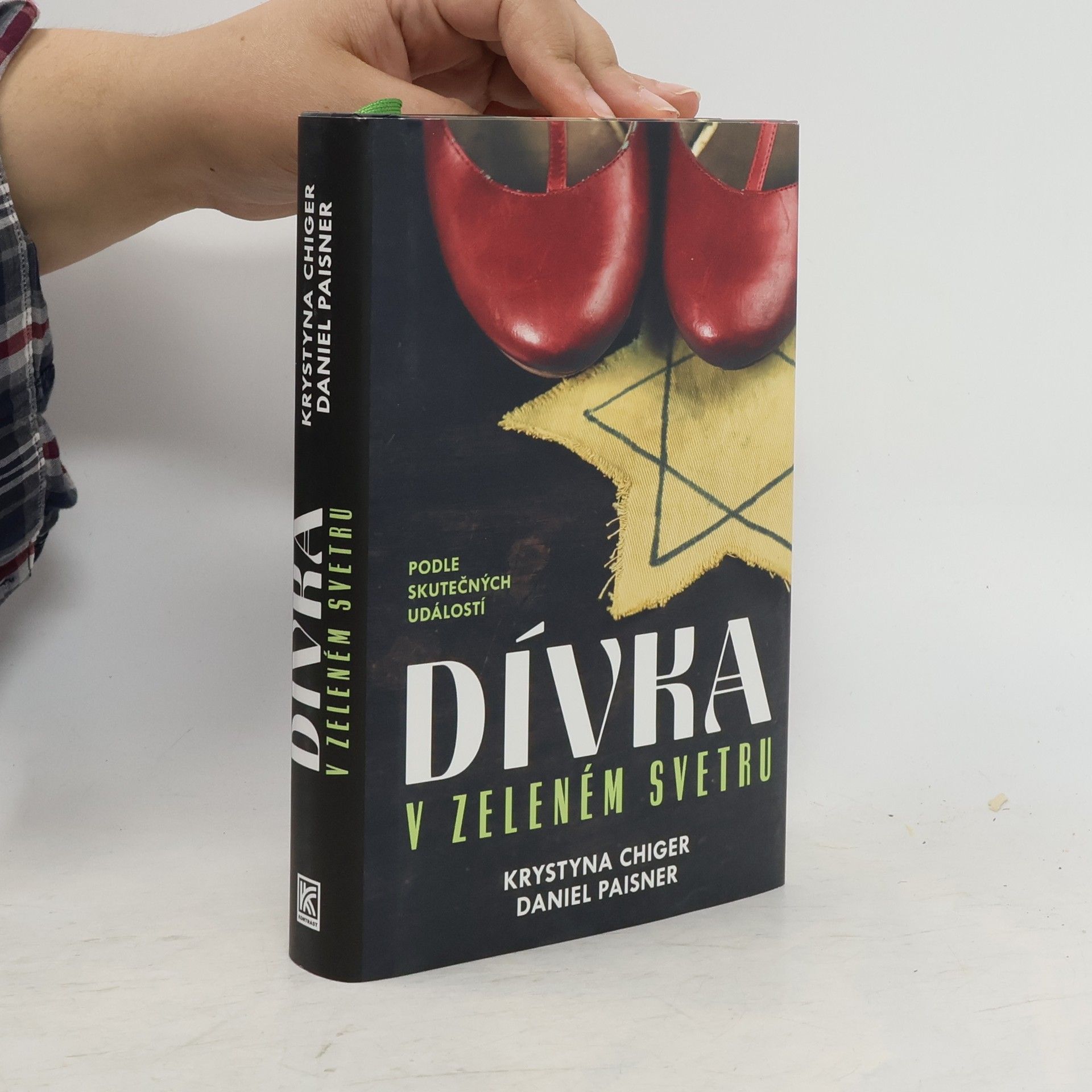 Krystyna Chiger Dívka v zeleném svetru