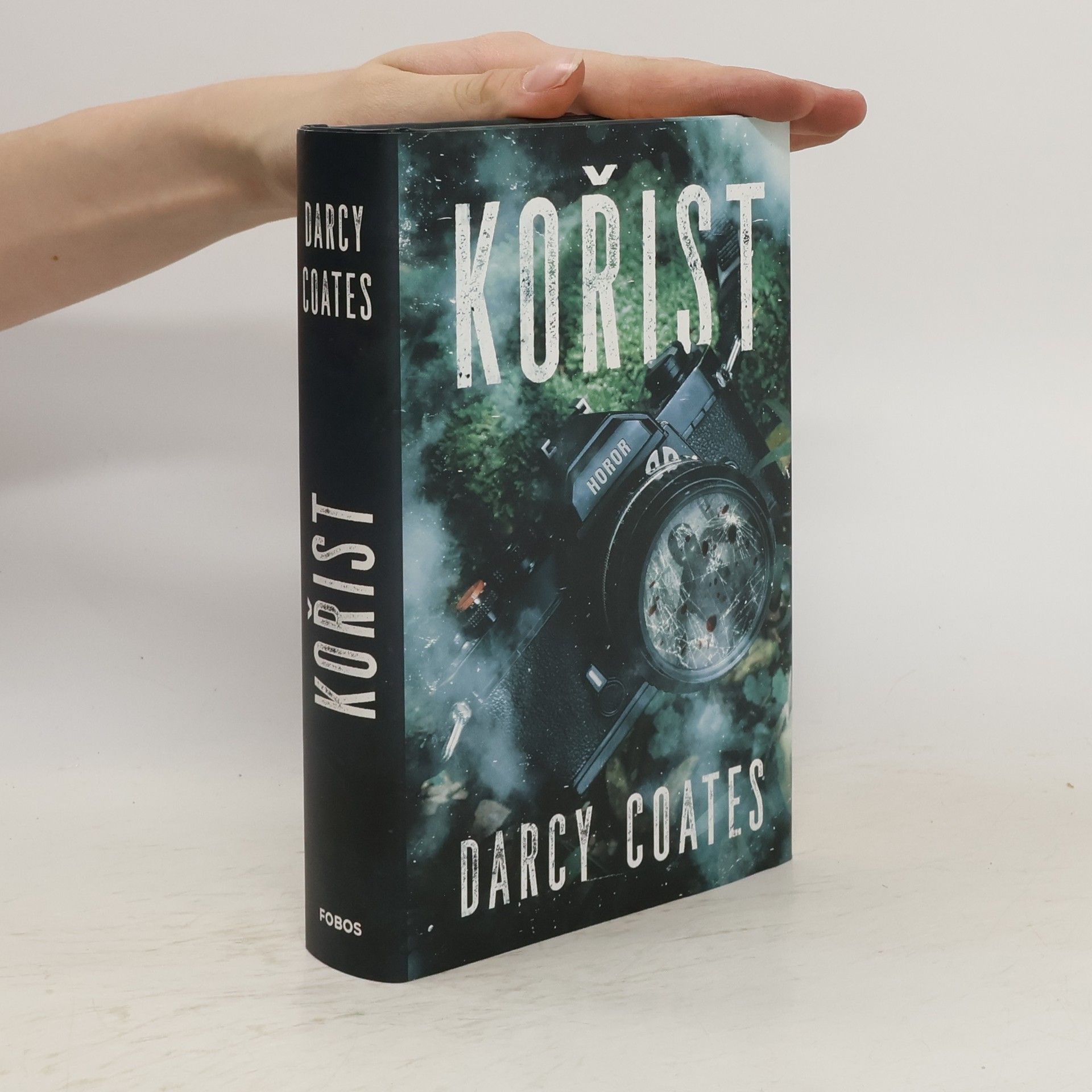 Darcy Coates Kořist