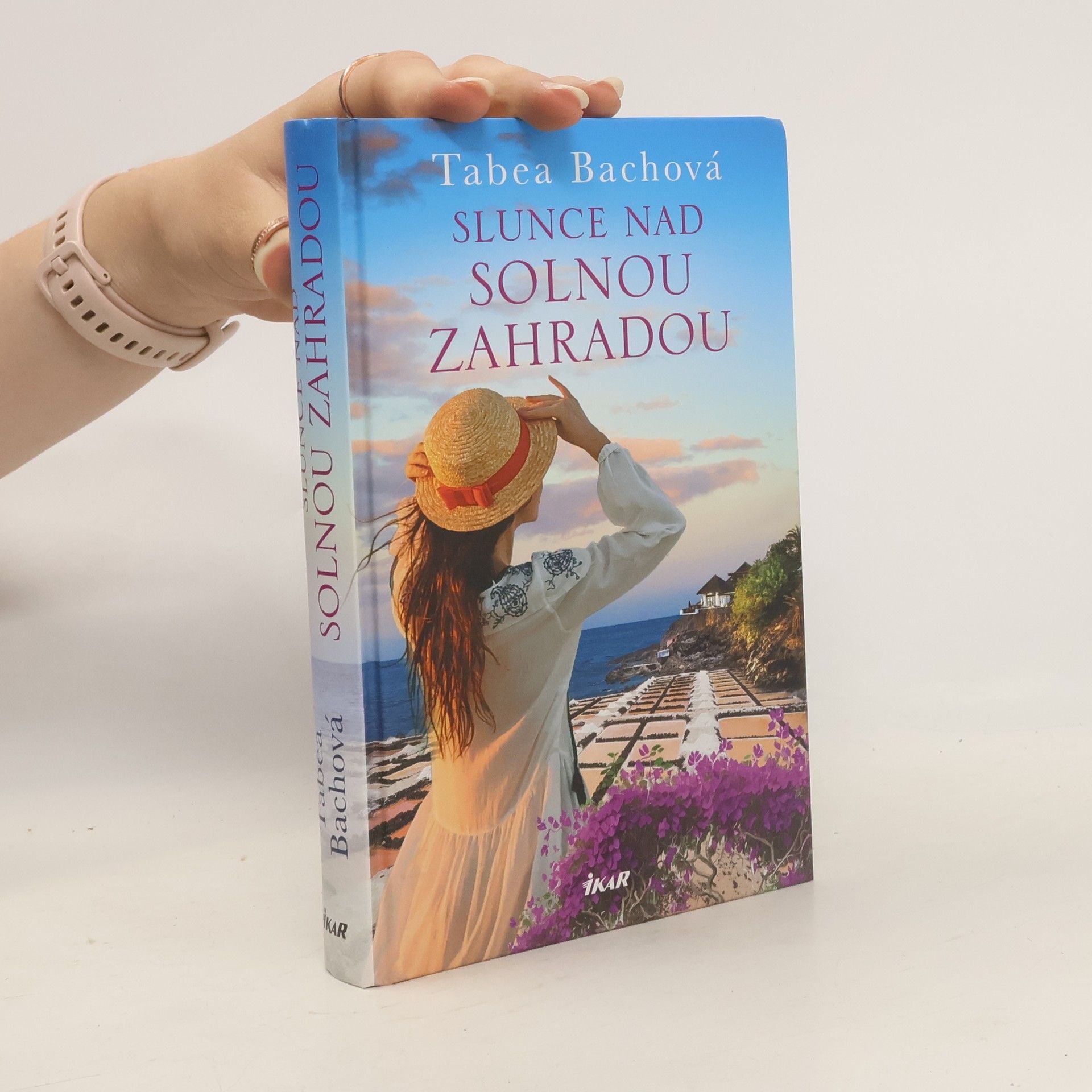 Tabea Bach Slunce nad solnou zahradou