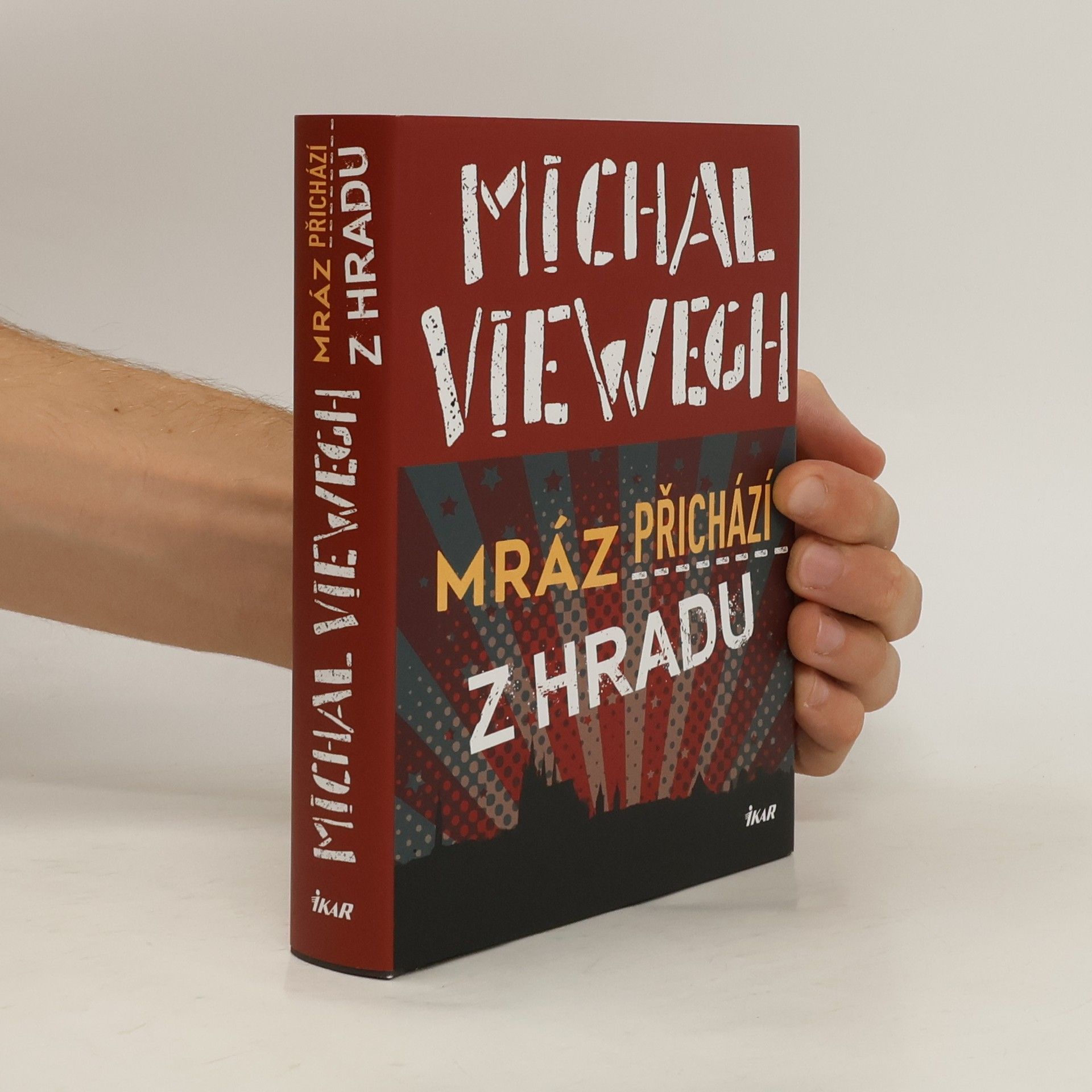 Michal Viewegh Mráz přichází z Hradu