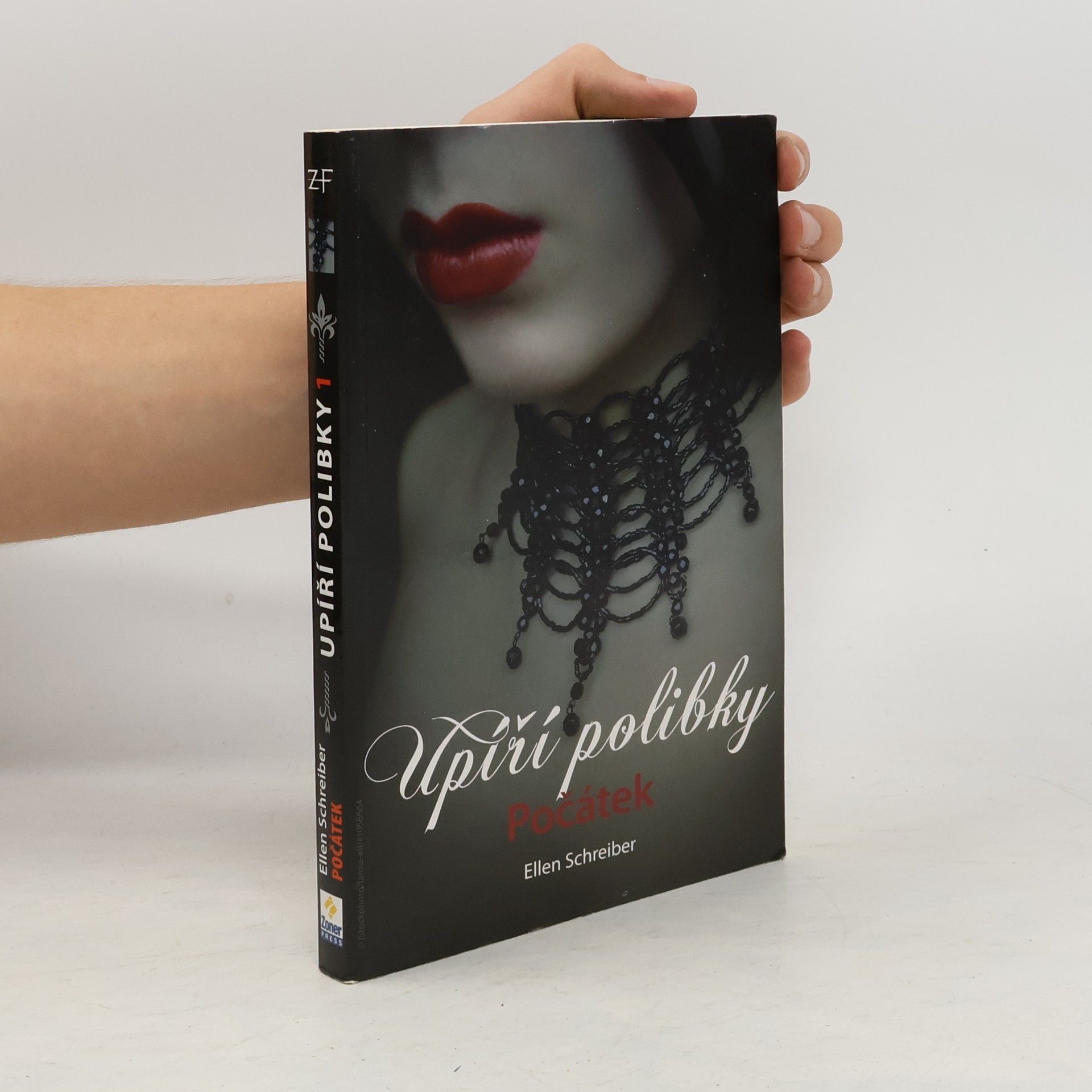 Ellen Schreiber Upíří polibky. Počátek