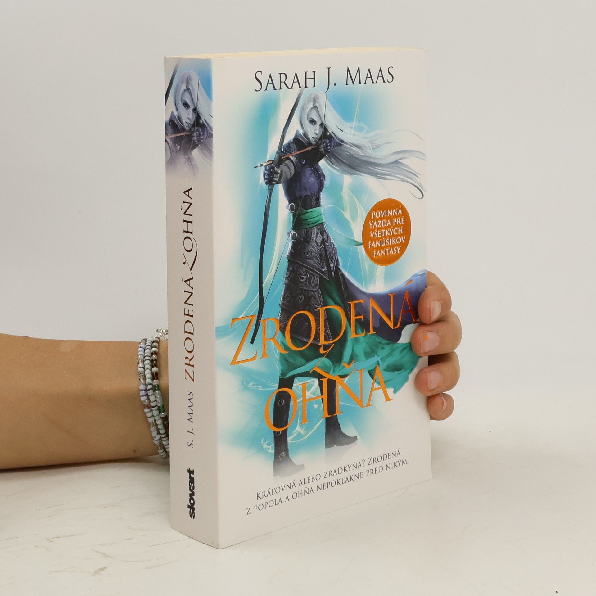 Sarah J. Maas Zrodená z ohňa