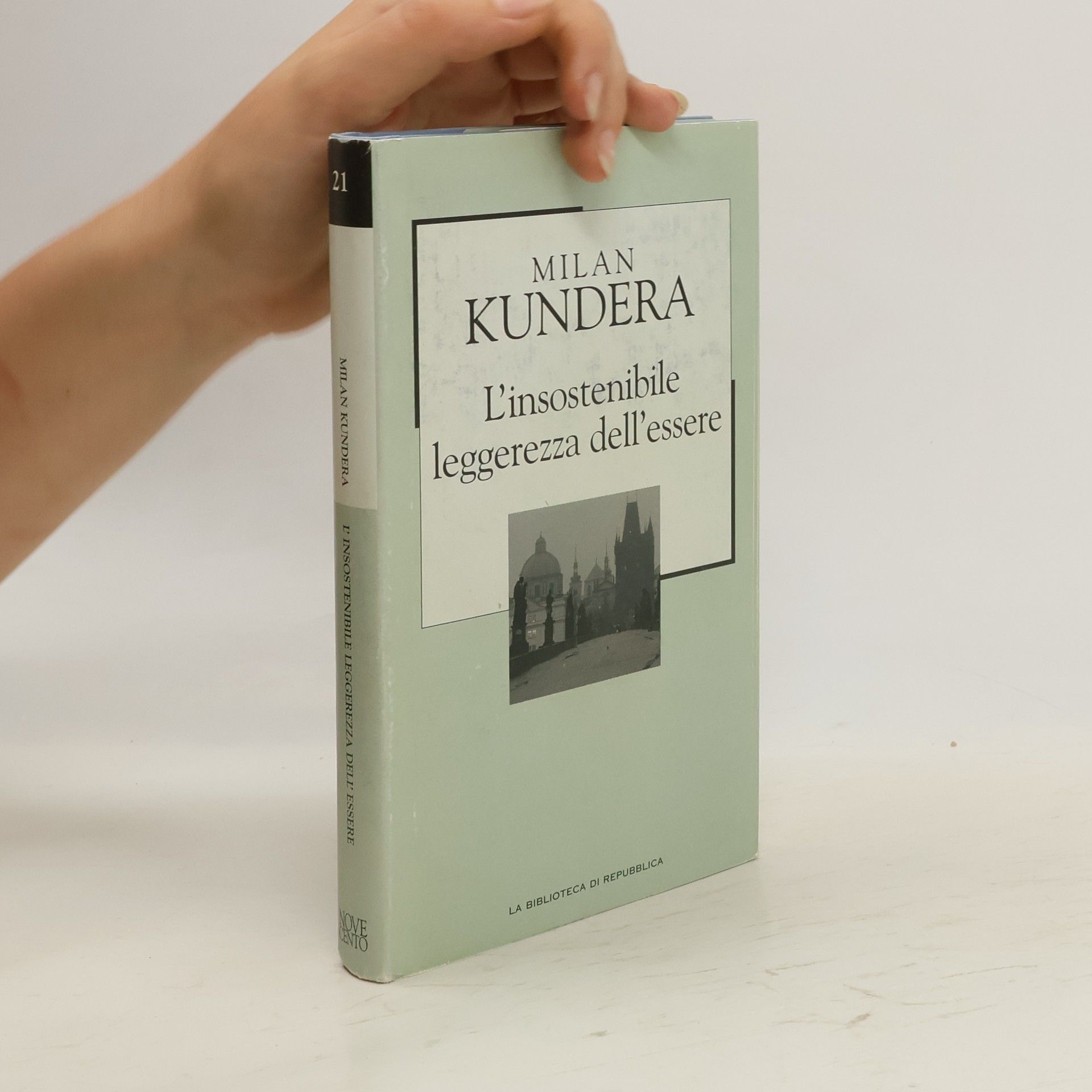 Milan Kundera L'insostenibile leggerezza dell'essere