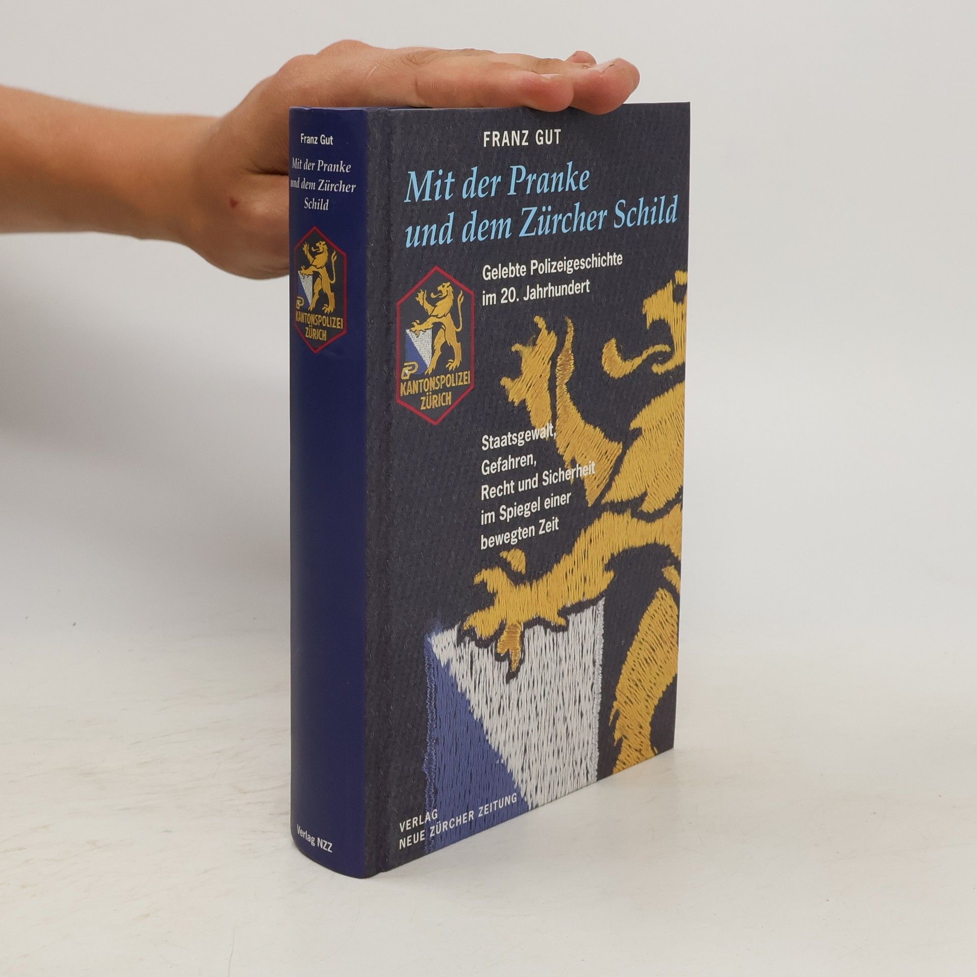 Franz Gut Mit der Pranke und dem Zürcher Schild