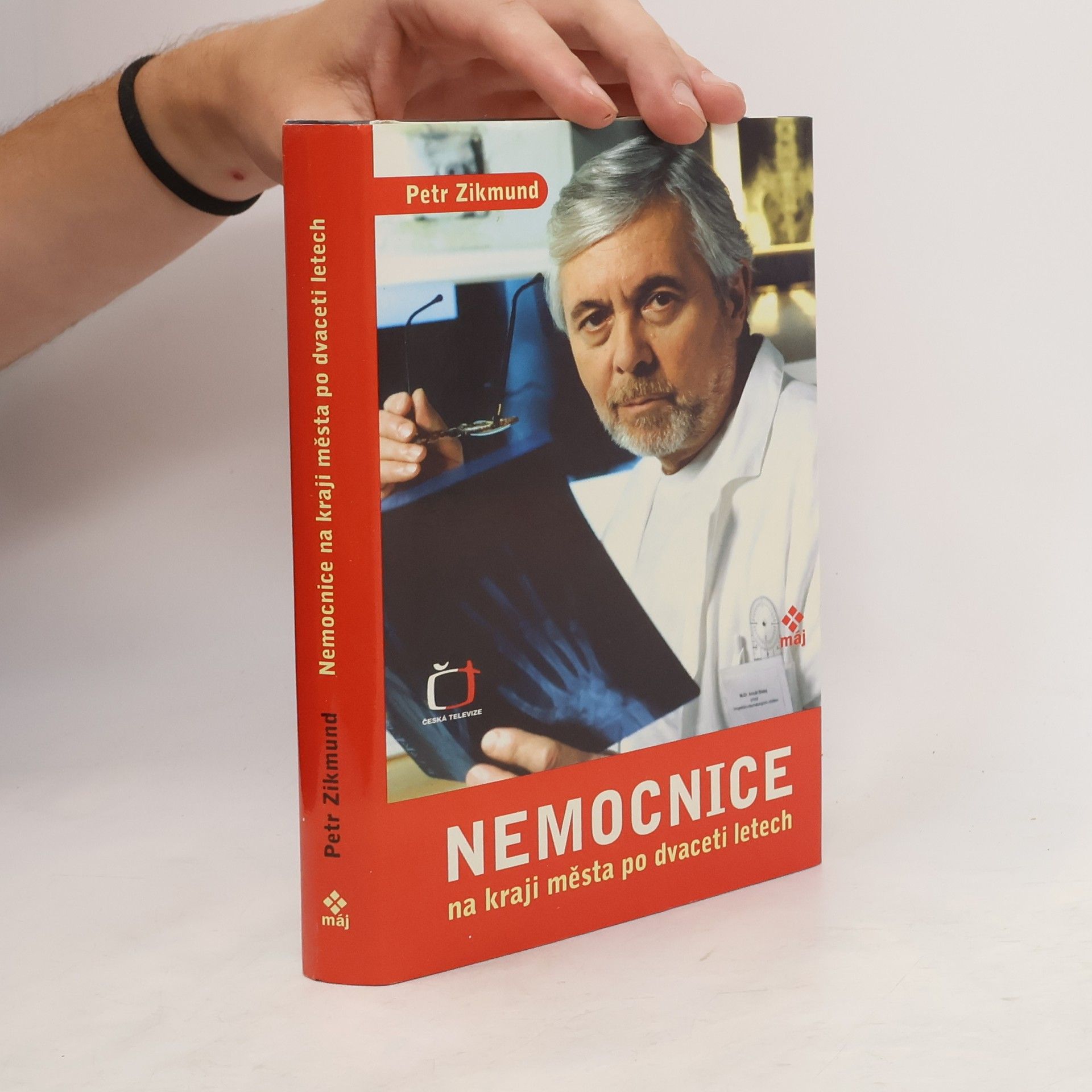 Petr Zikmund Nemocnice na kraji města po dvaceti letech: Televizní román podle stejnojmenného seriálu