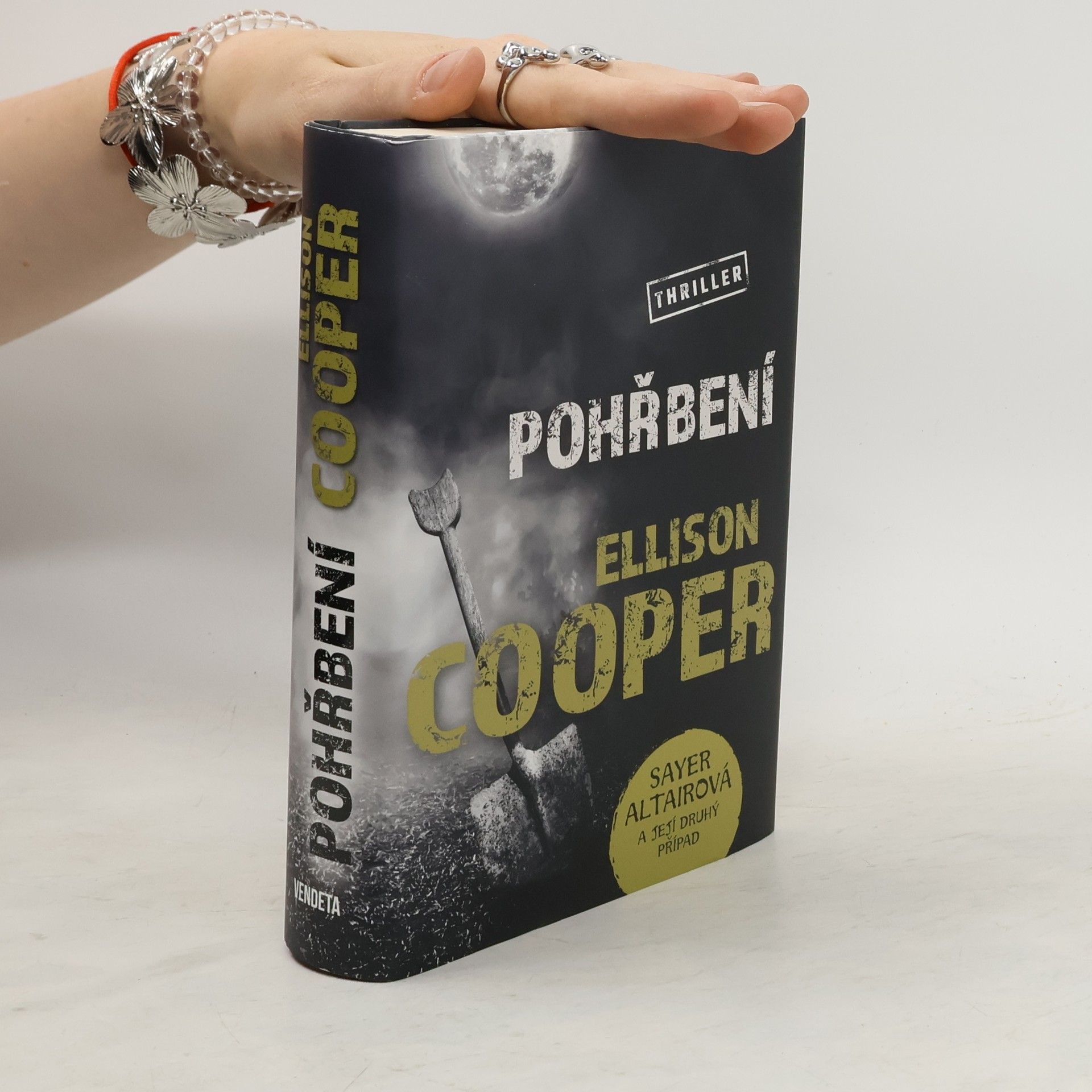 Ellison Cooper Pohřbení