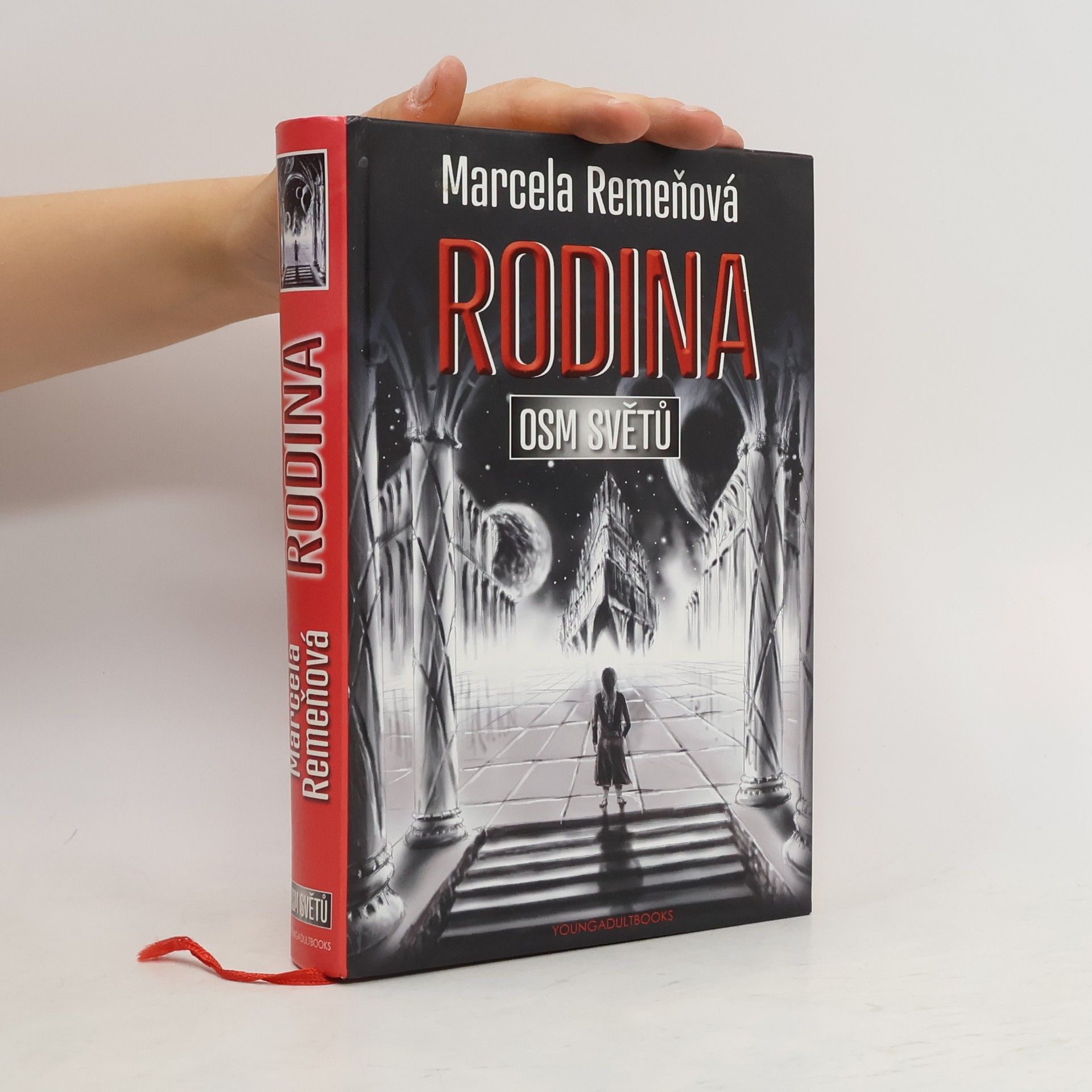 Marcela Remeňová Osm světů. Rodina