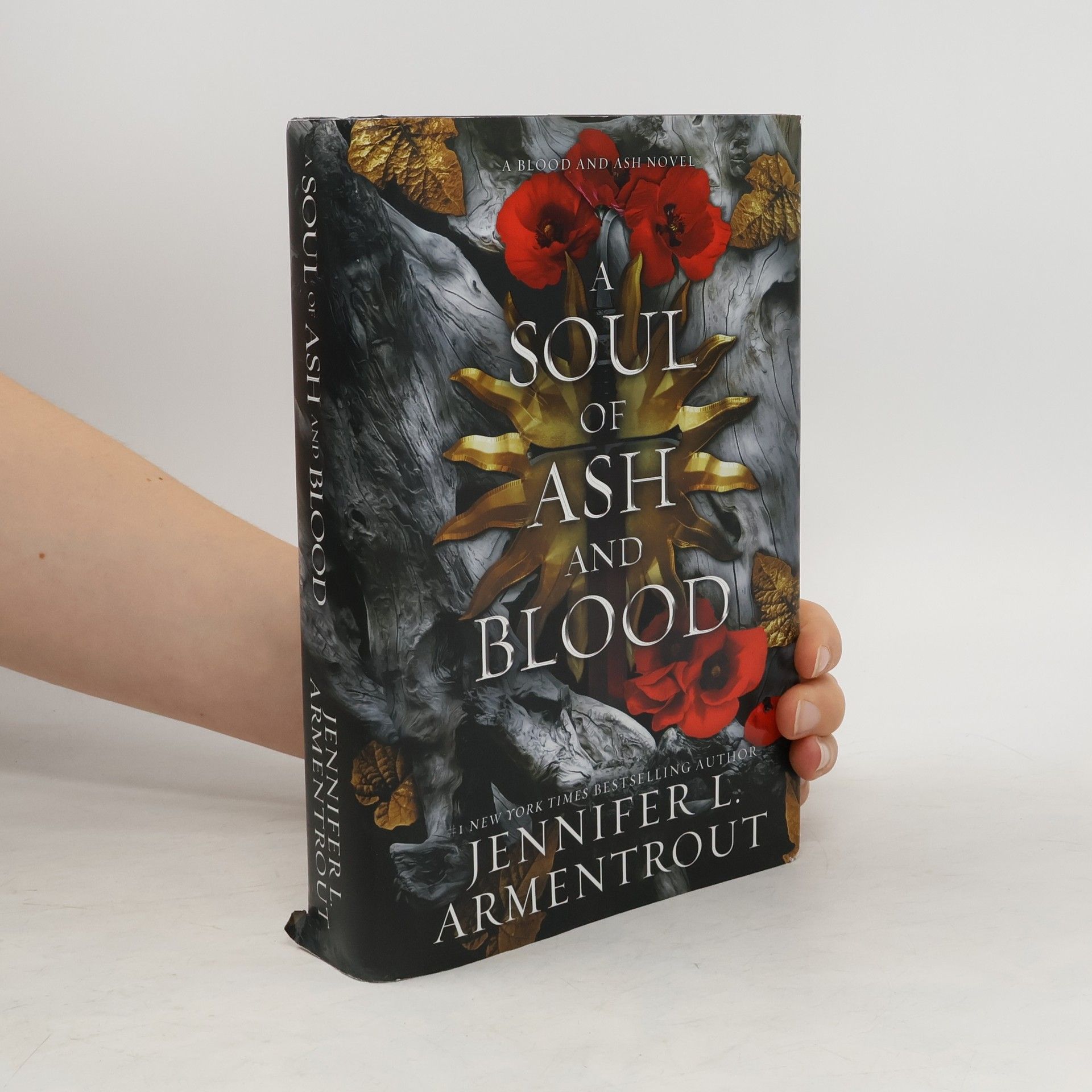 Jennifer L. Armentrout A Soul of Ash and Blood: A Blood and Ash Novel