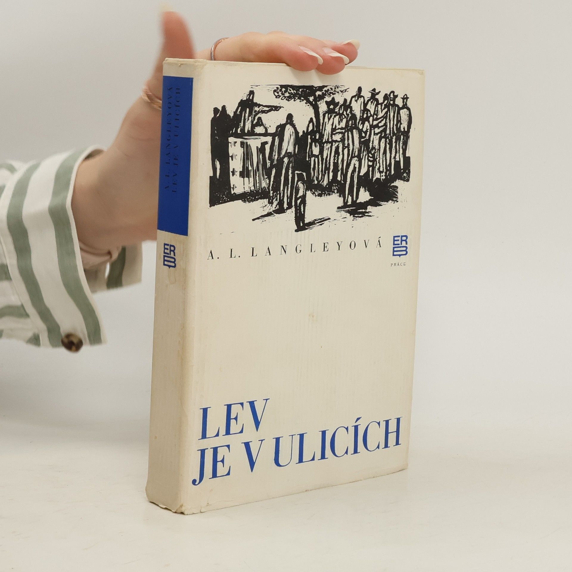 Adria Locke Langley Lev je v ulicích