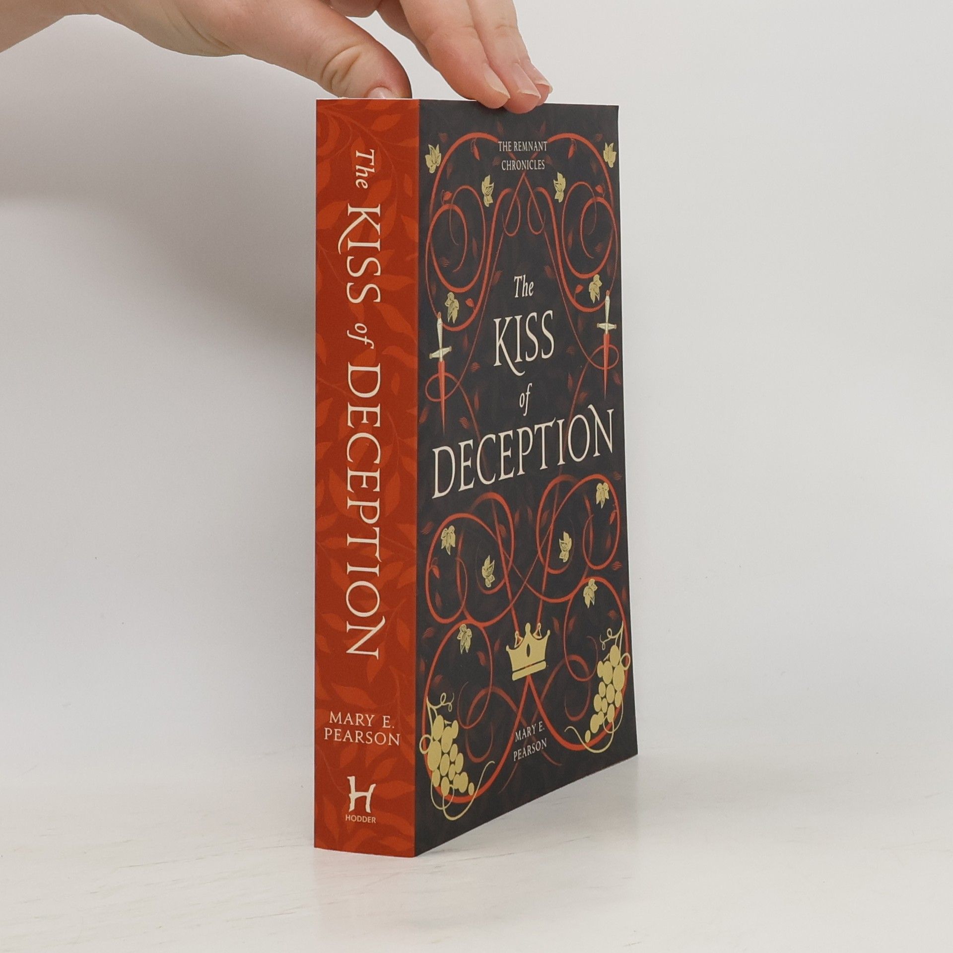 Mary E. Pearson The Kiss of Deception