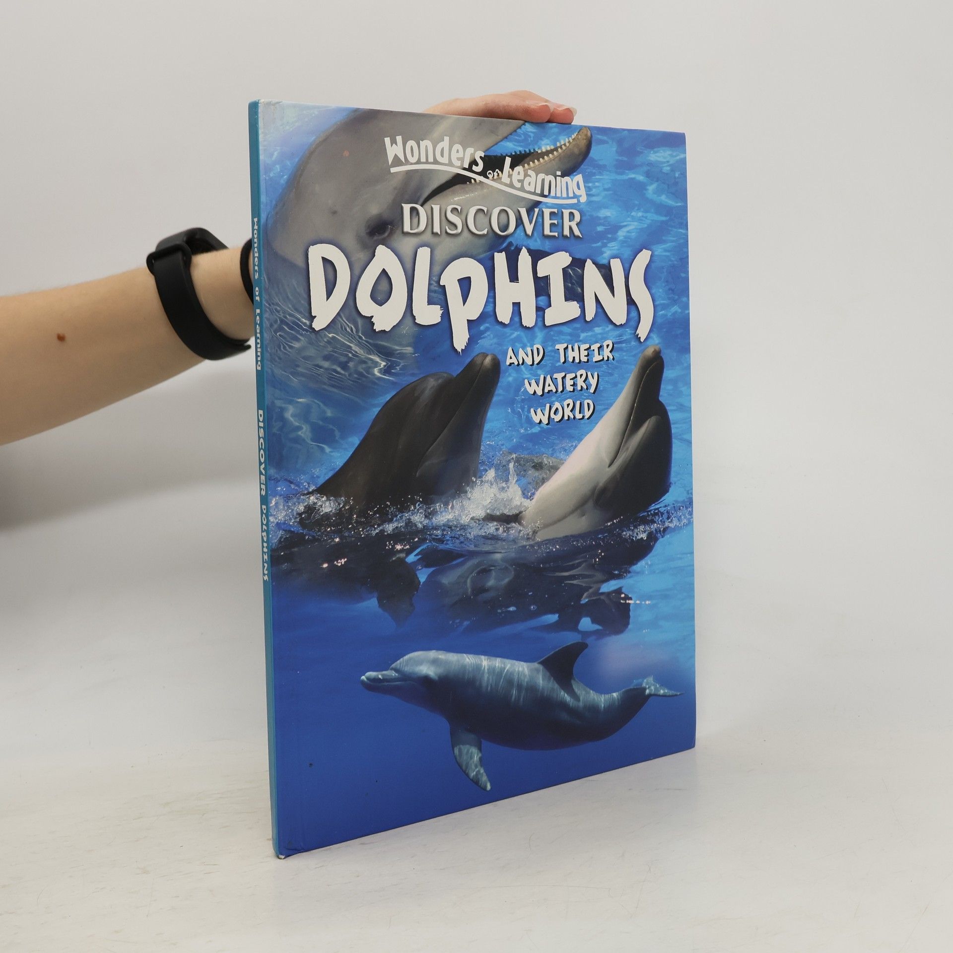Collectif d'auteurs Dolphins and their watery world