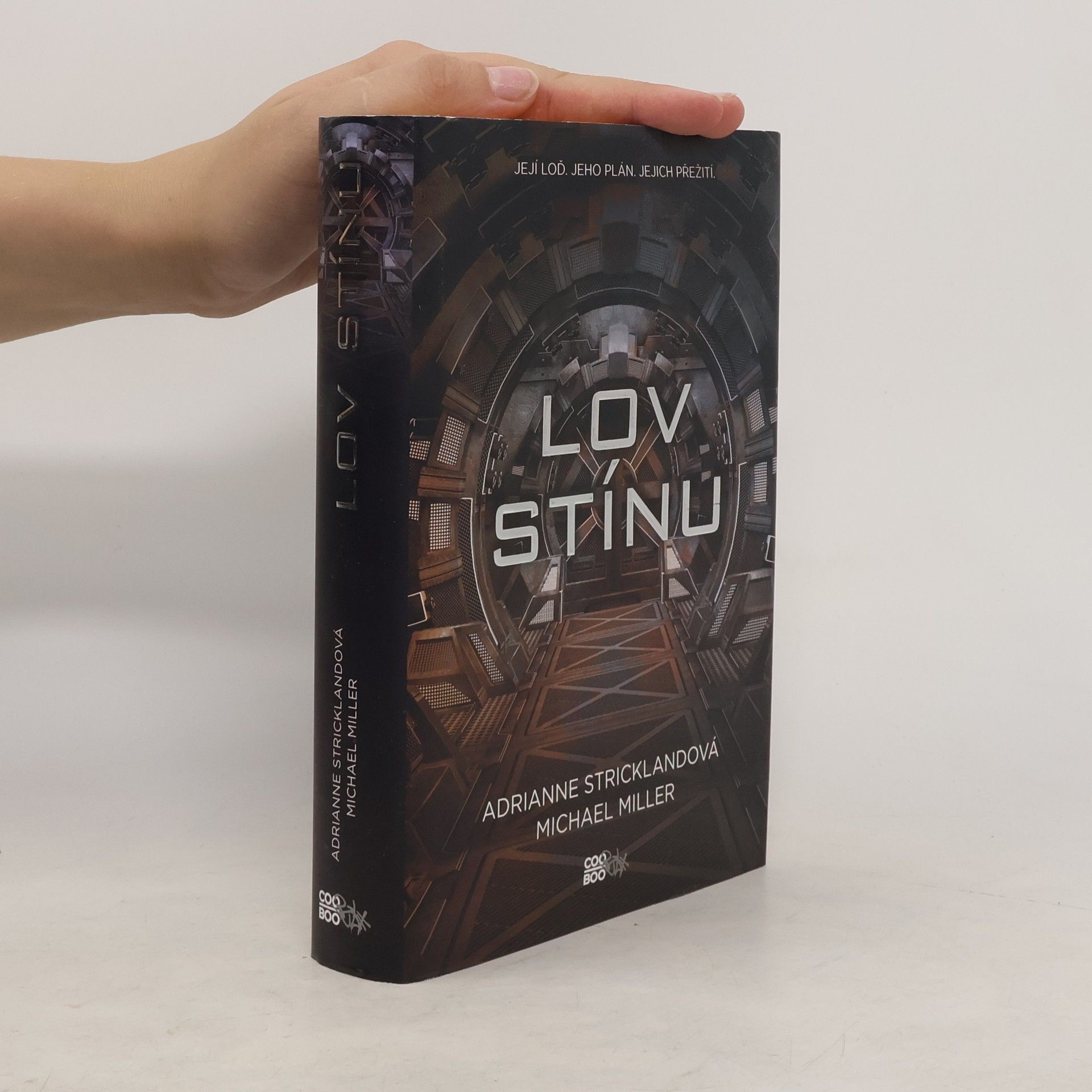 AdriAnne Strickland Lov stínu