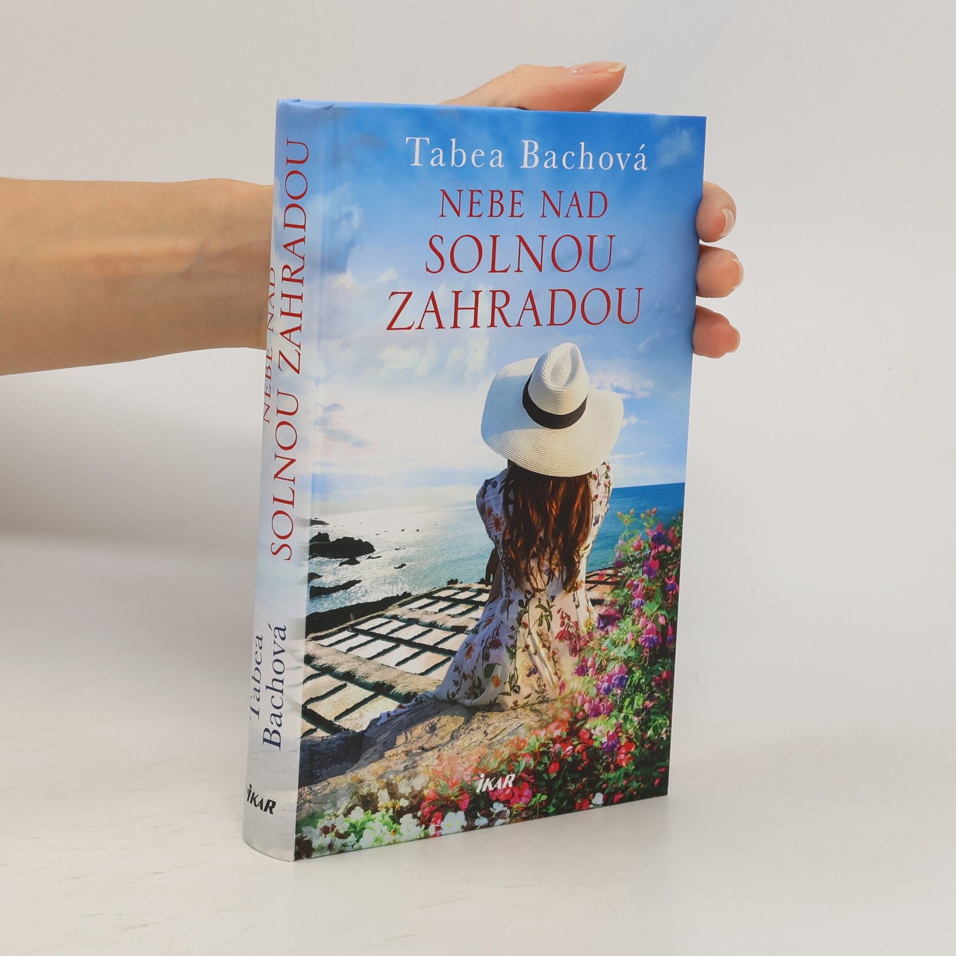 Tabea Bach Nebe nad solnou zahradou