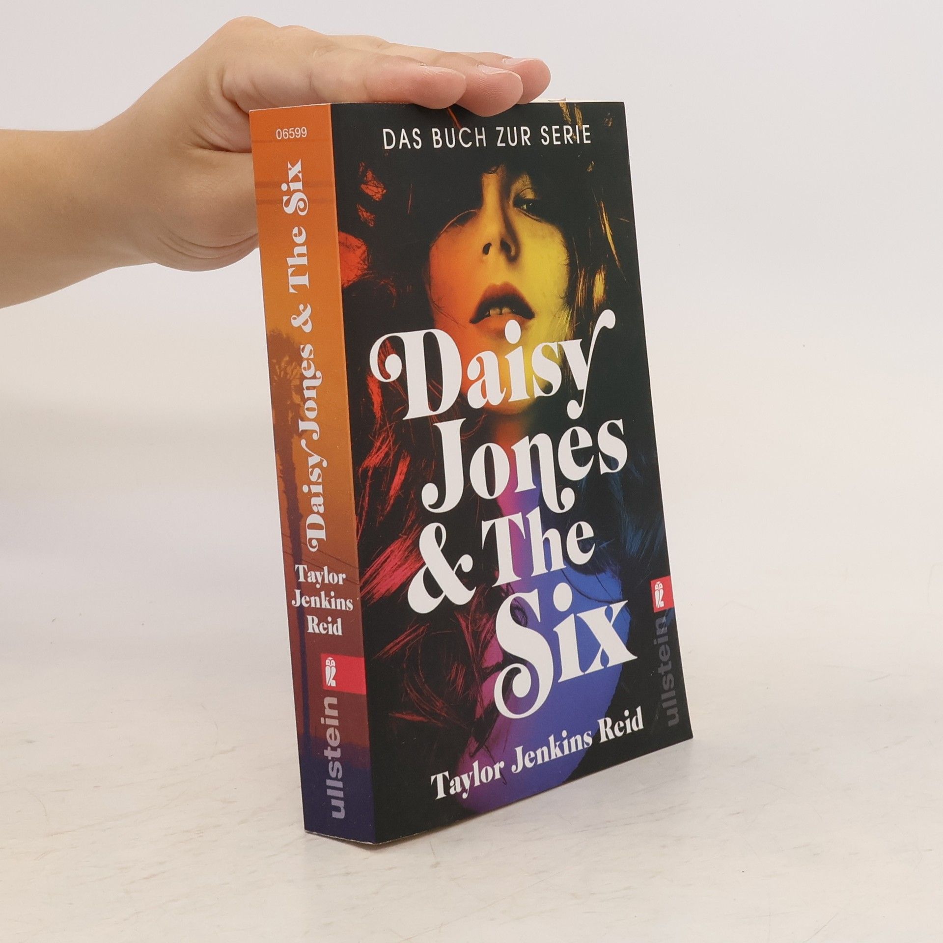 Taylor Jenkins Reid Daisy Jones & The Six