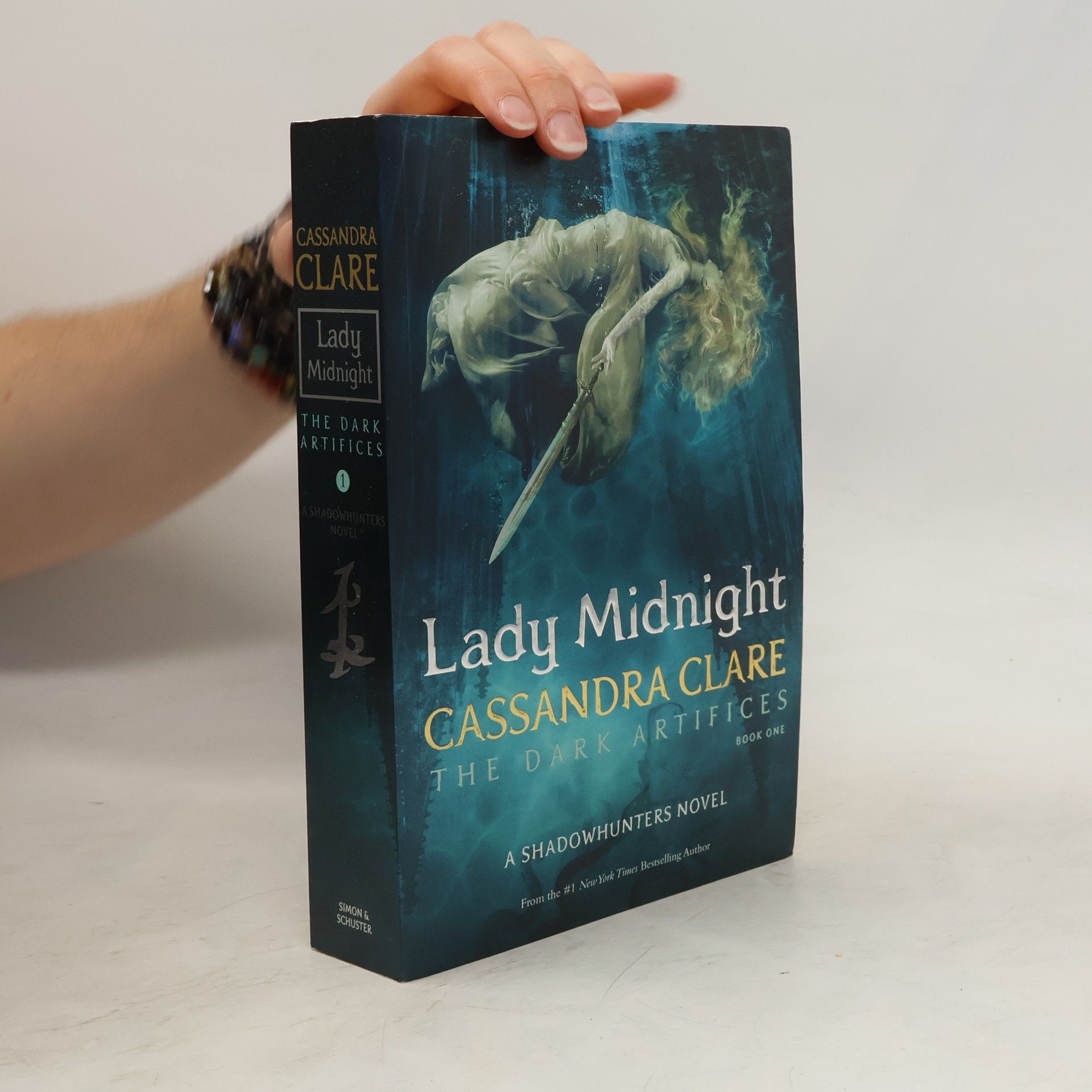 Cassandra Clare Lady Midnight. The dark artifices. Book one.