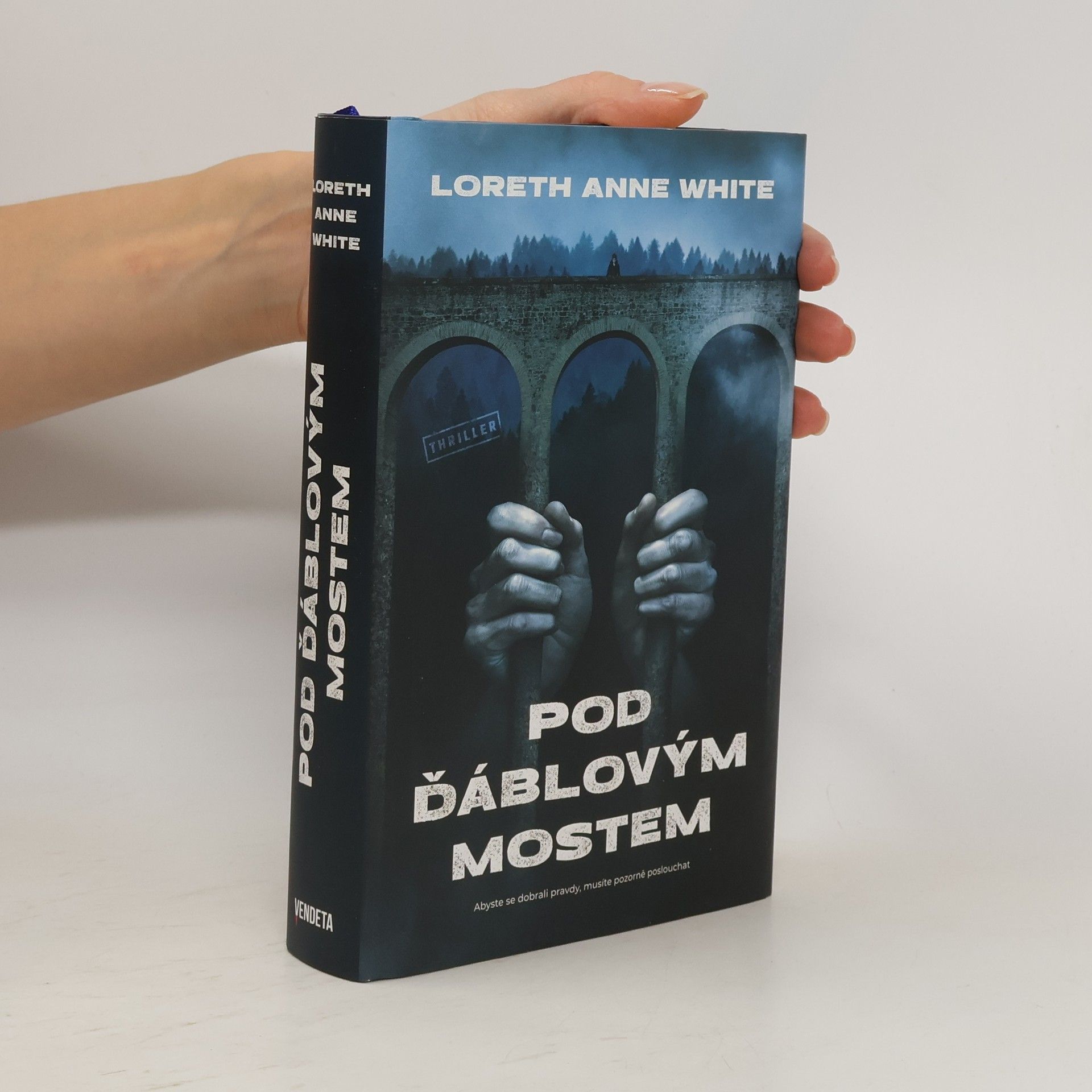 Loreth Anne White Pod ďáblovým mostem