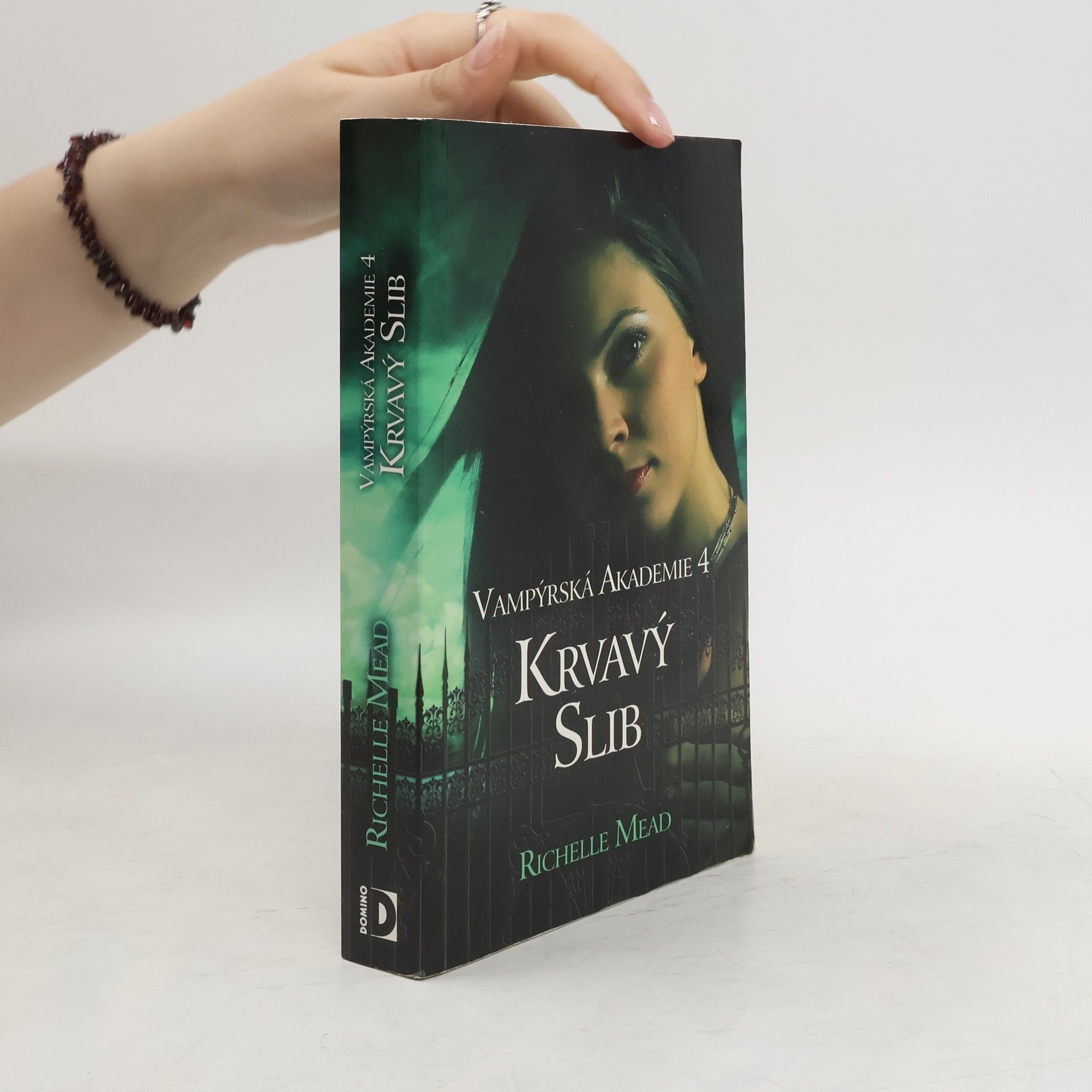 Richelle Mead Vampýrská akademie 4: Krvavý slib