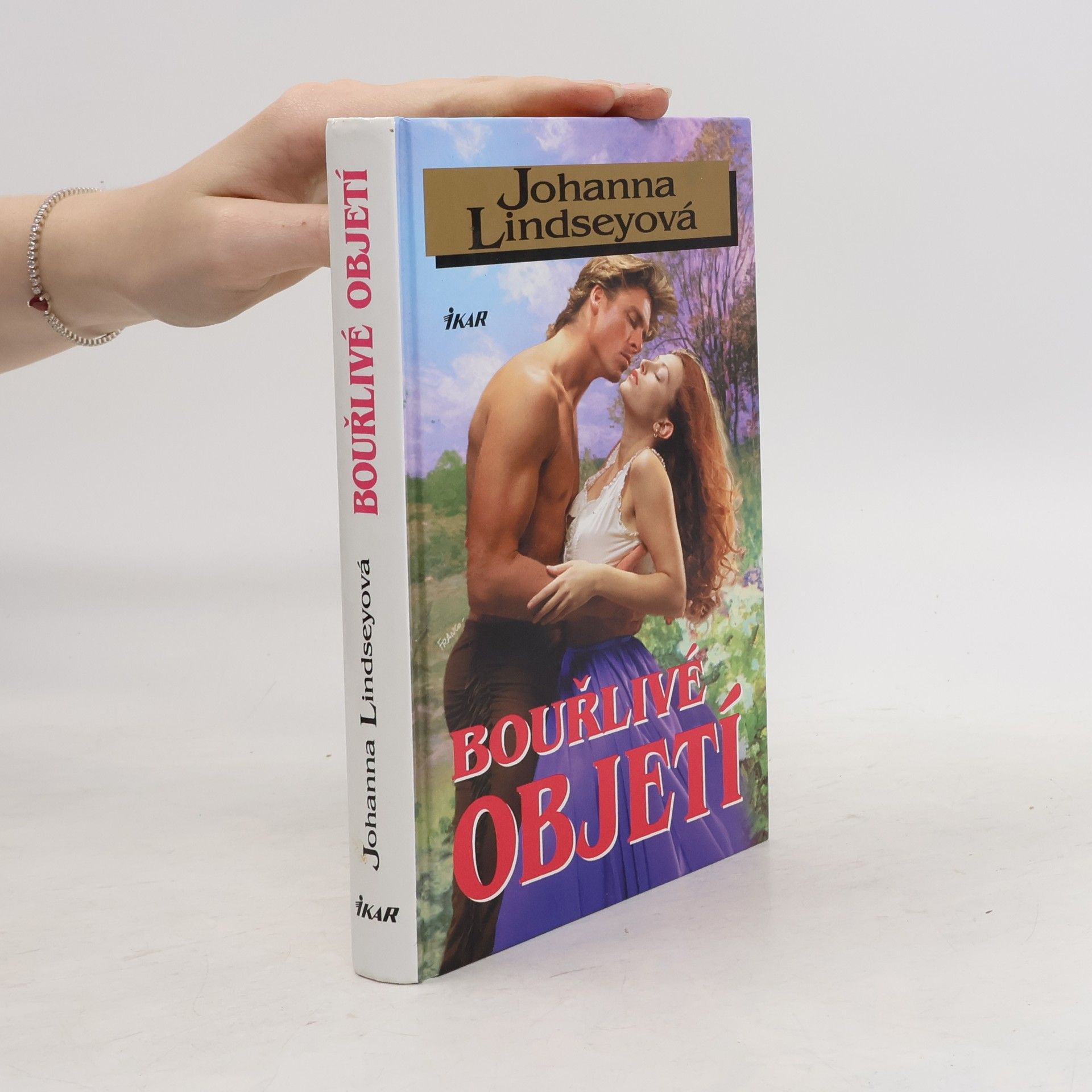 Johana Lindseyová Bouřlivé objetí