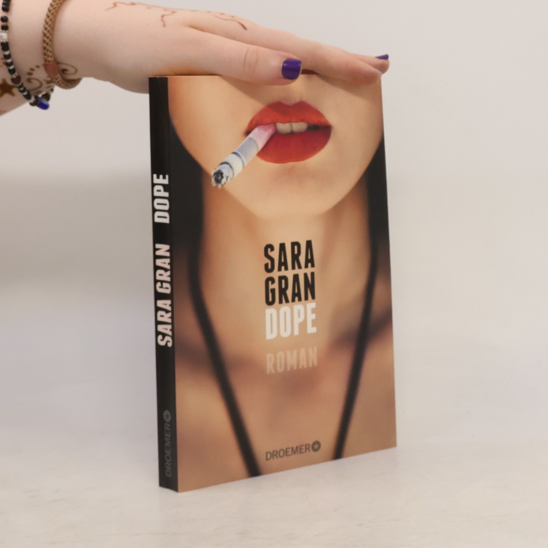 Sara Gran Dope