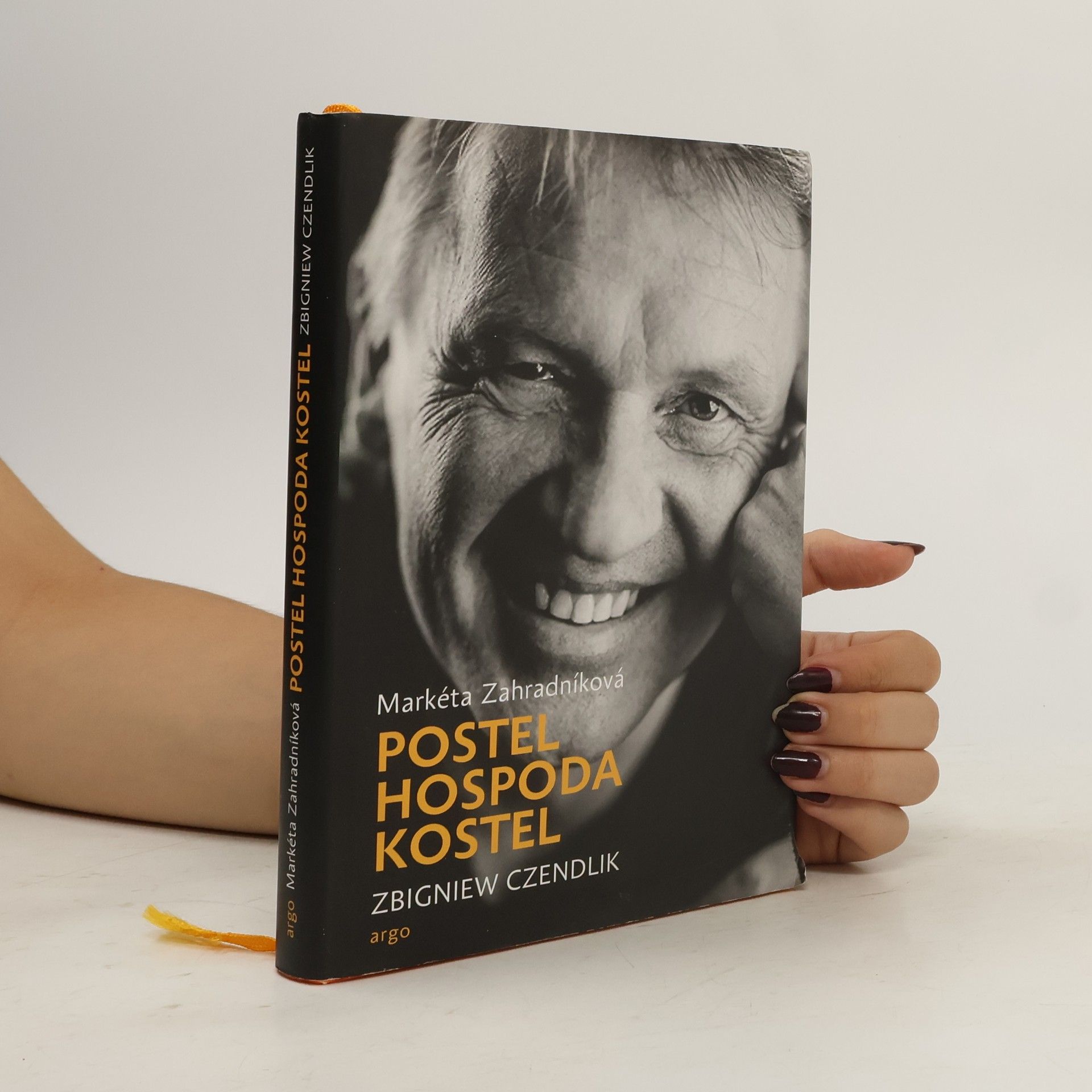 Zbigniew Czendlik Postel, hospoda, kostel