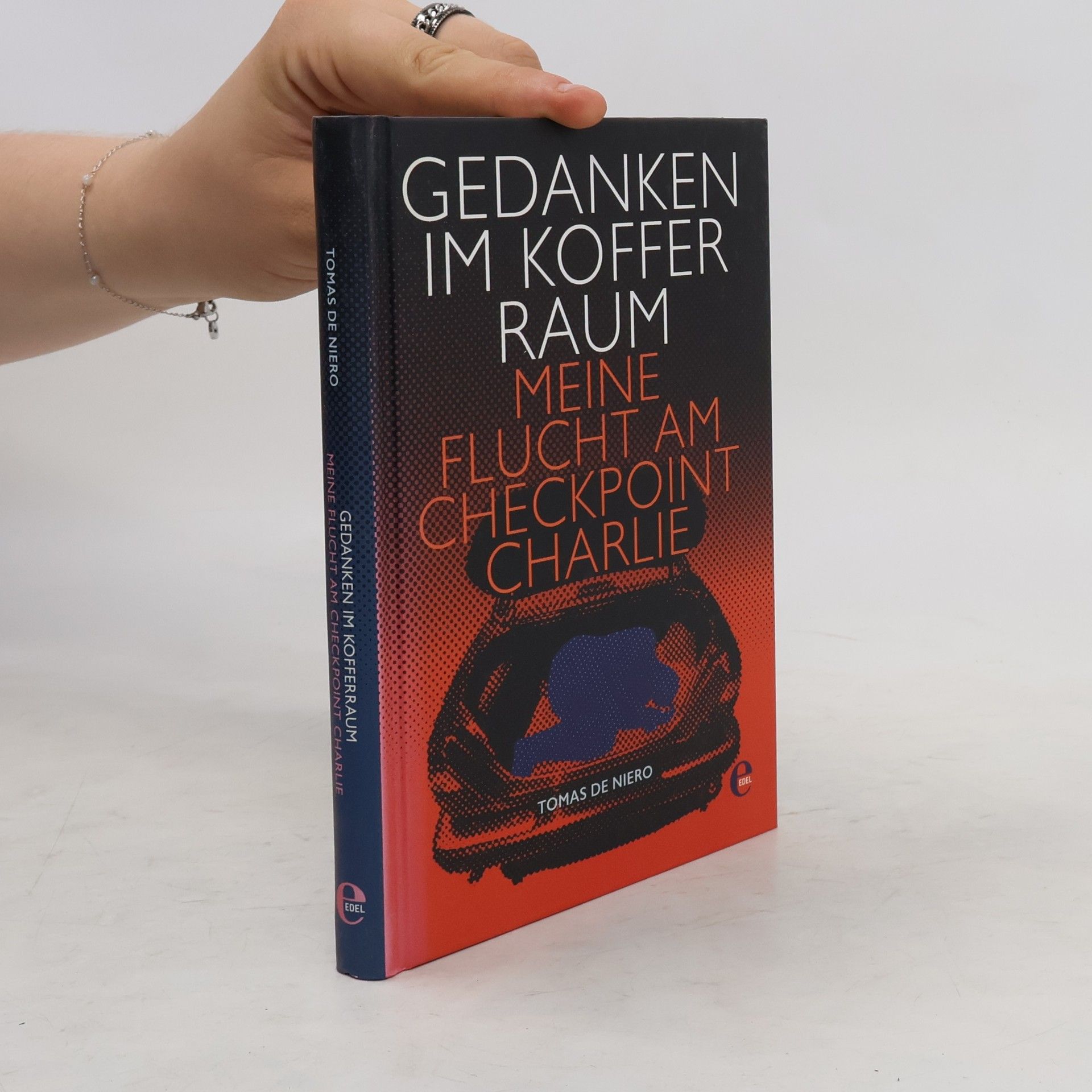 Tomas de Niero Gedanken im Kofferraum