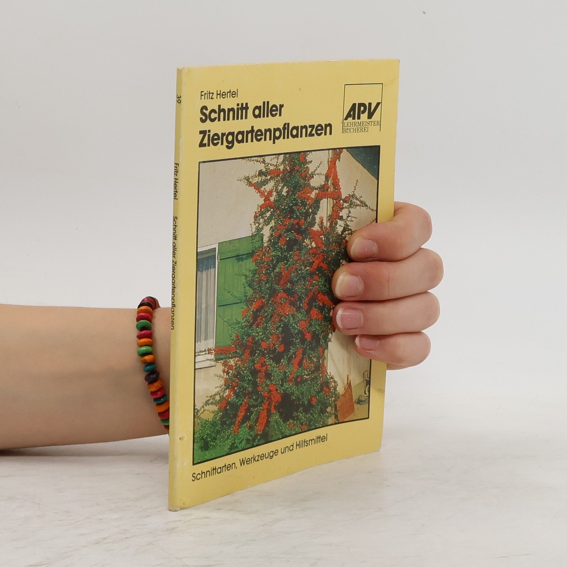Fritz Hertel Schnitt aller Ziergartenpflanzen.