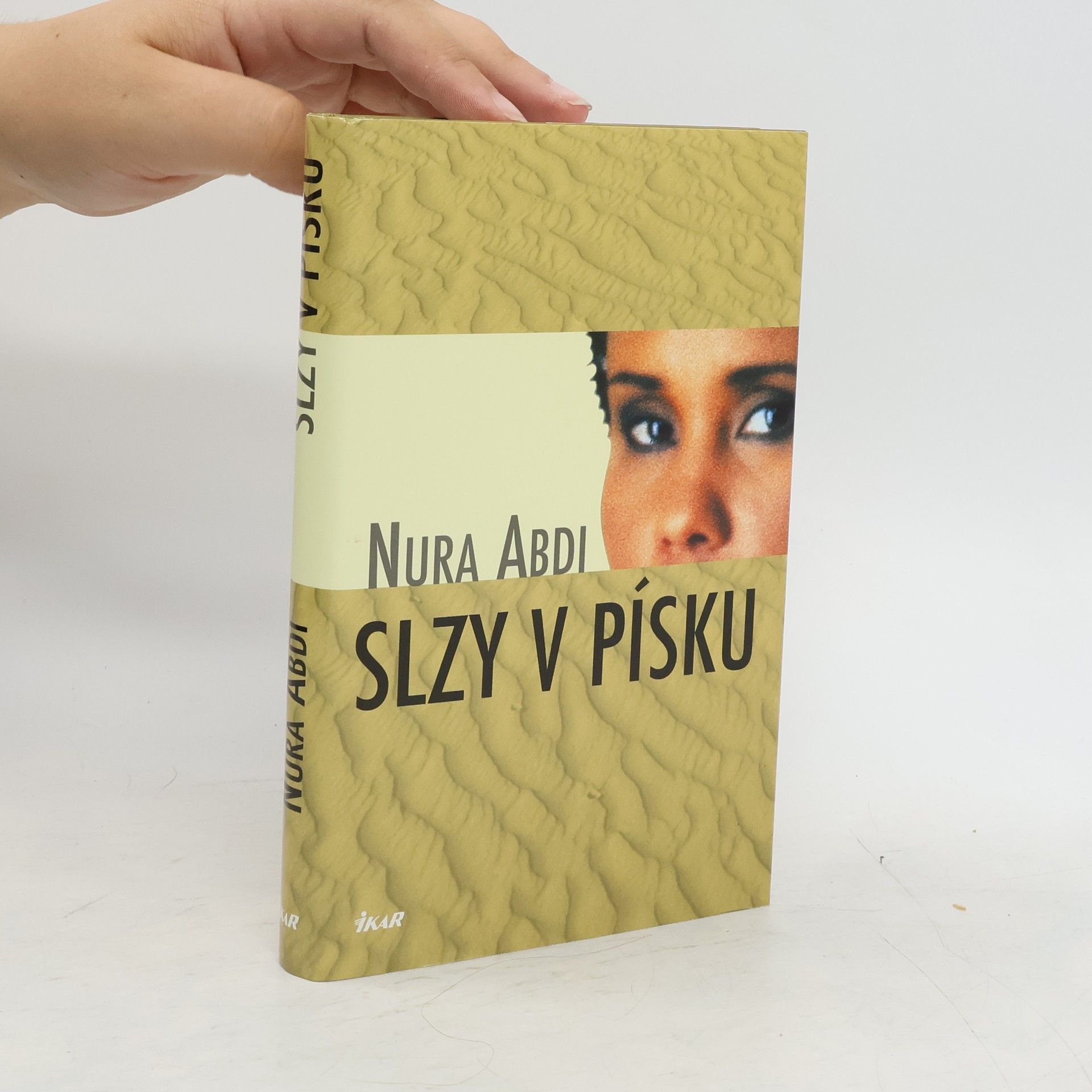 Nura Abdi Slzy v písku