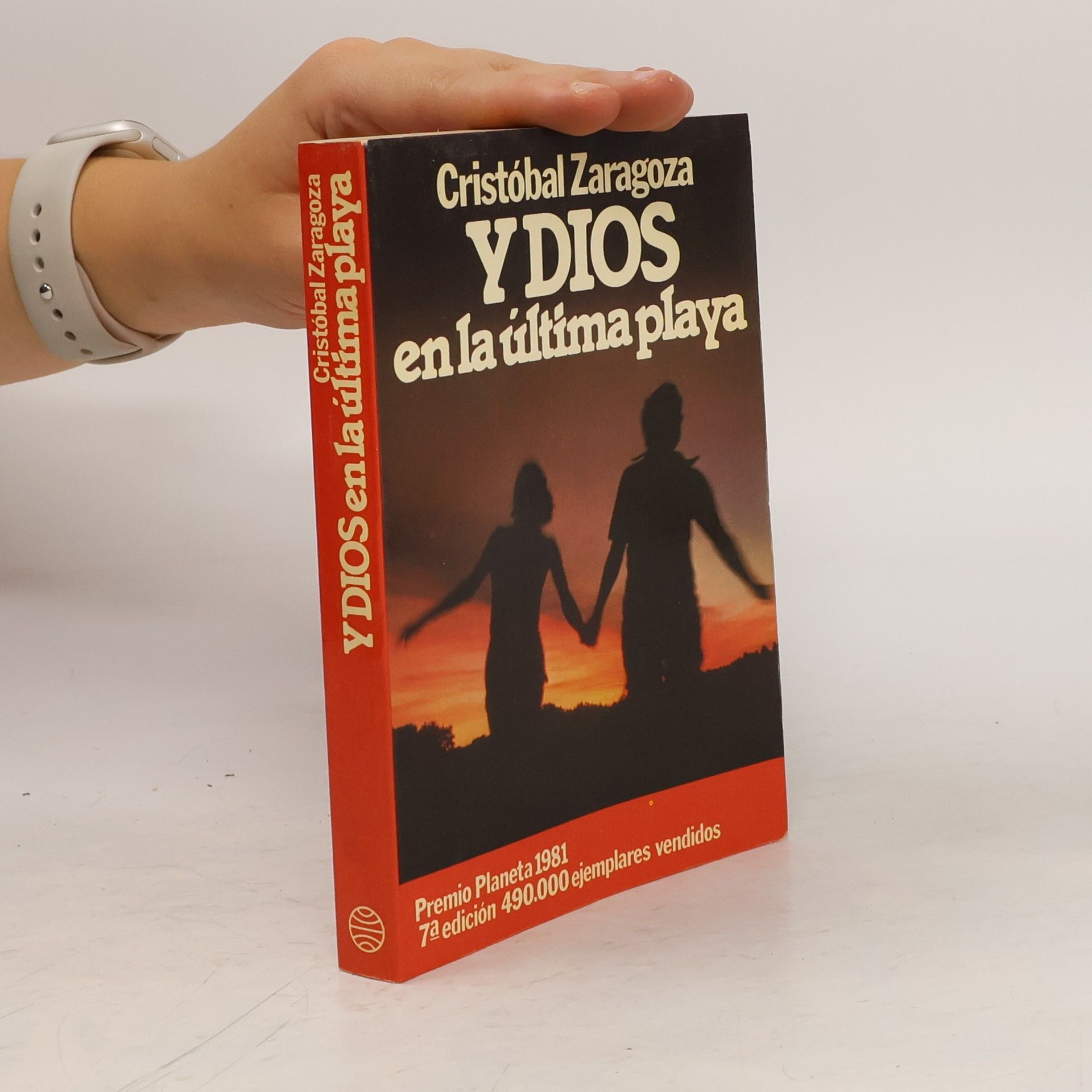 Y Dios en la última playa