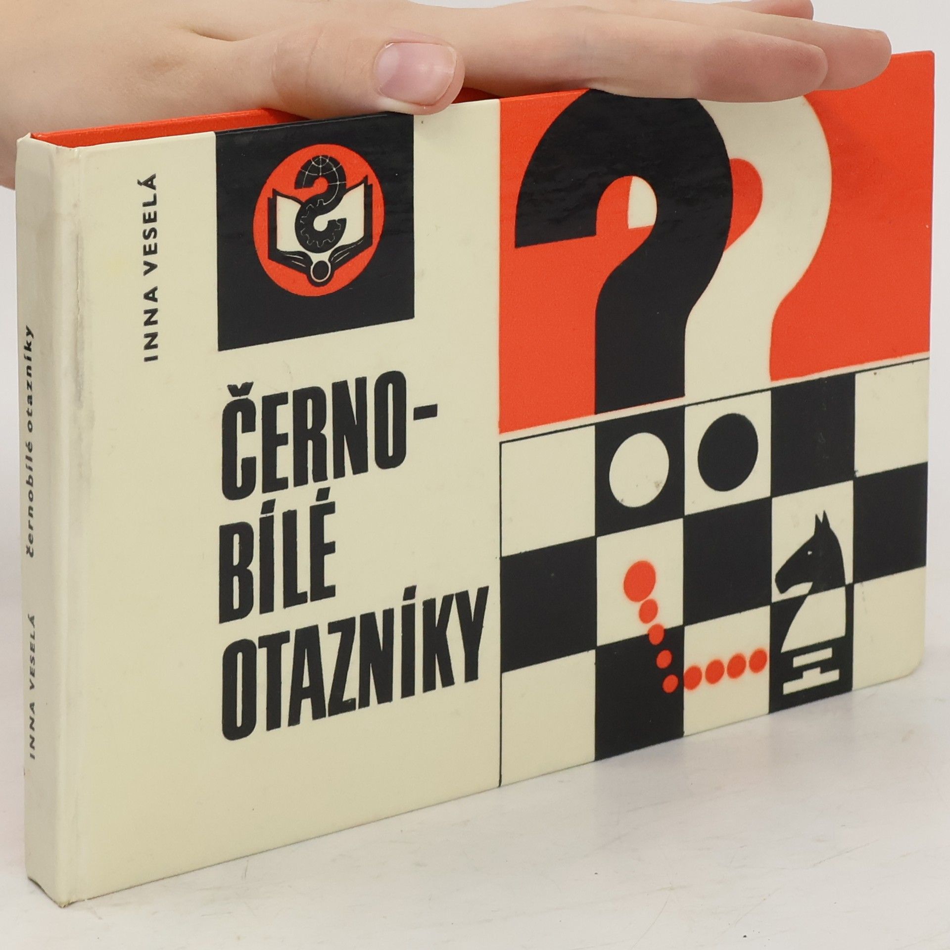 Inna Veselá Černobílé otazníky