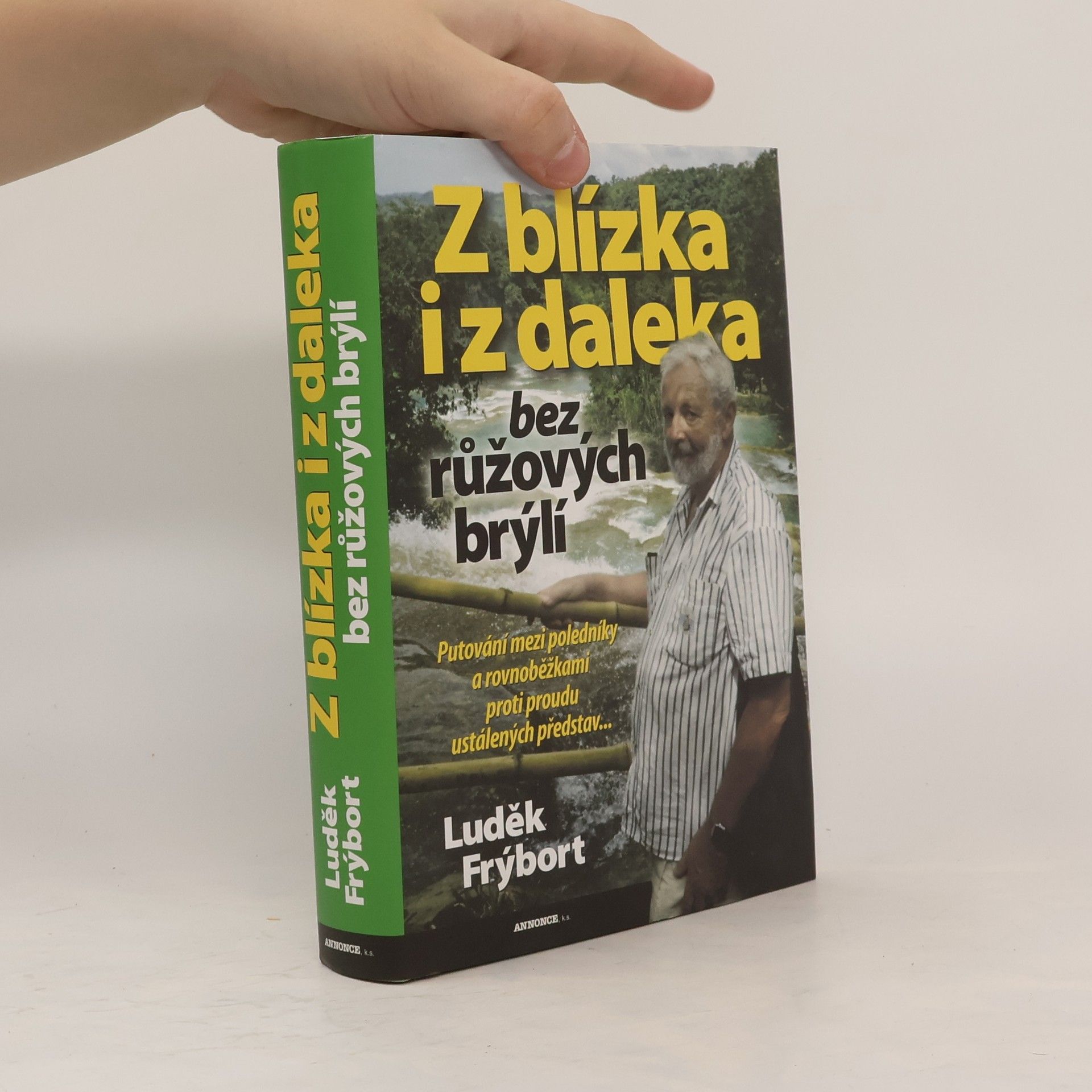 Luděk Frýbort Z blízka i z daleka bez růžových brýlí, aneb, Putování mezi poledníky a rovnoběžkami proti proudu ustálených představ--