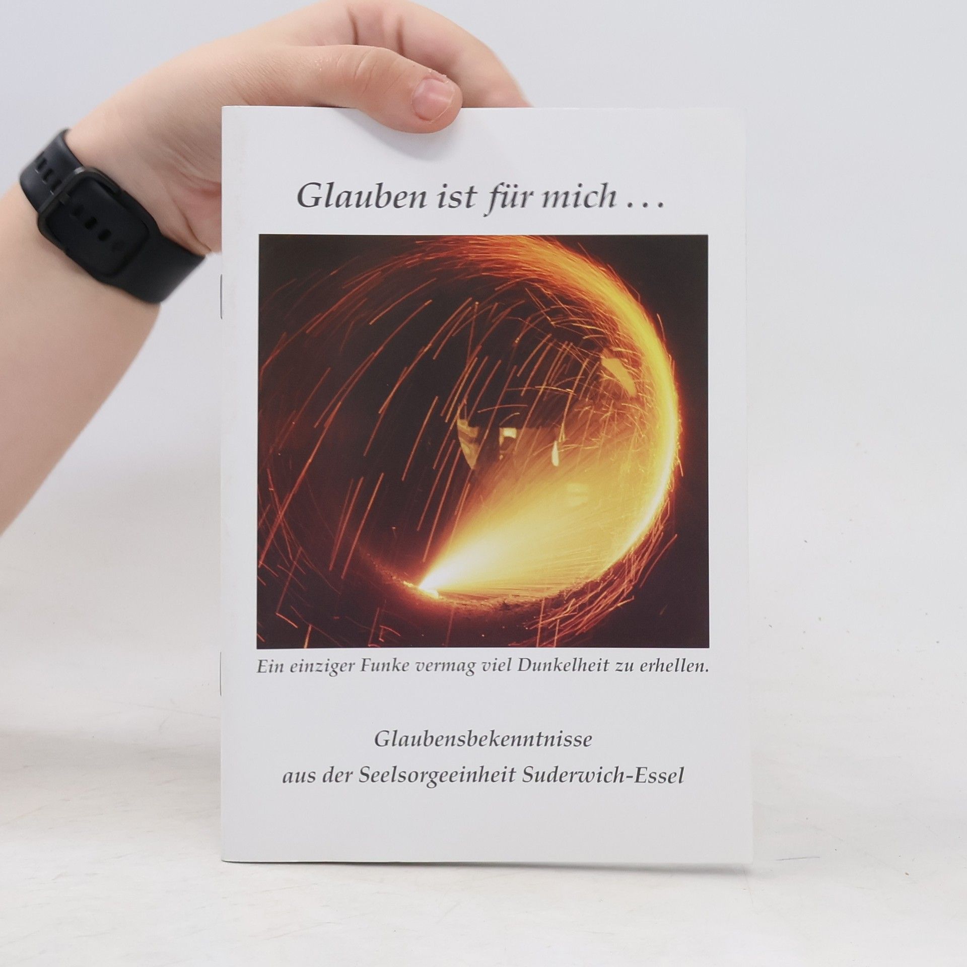 Autorenkollektiv Glauben ist für mich… Ein einziger Funke vermag viel Dunkelheit zu erhellen