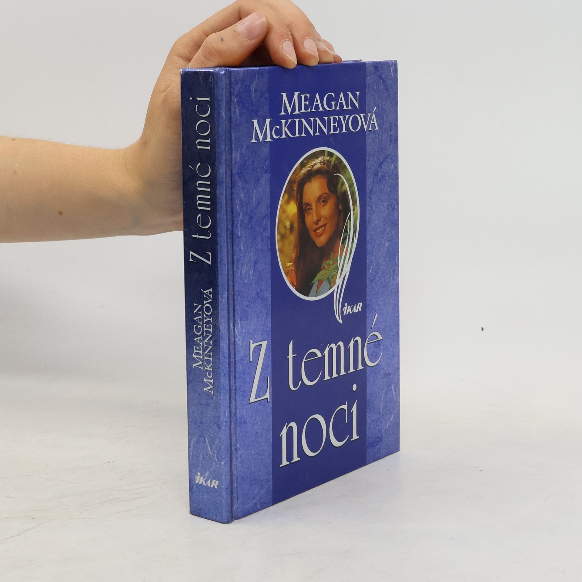 Meagan McKinney Z temné noci