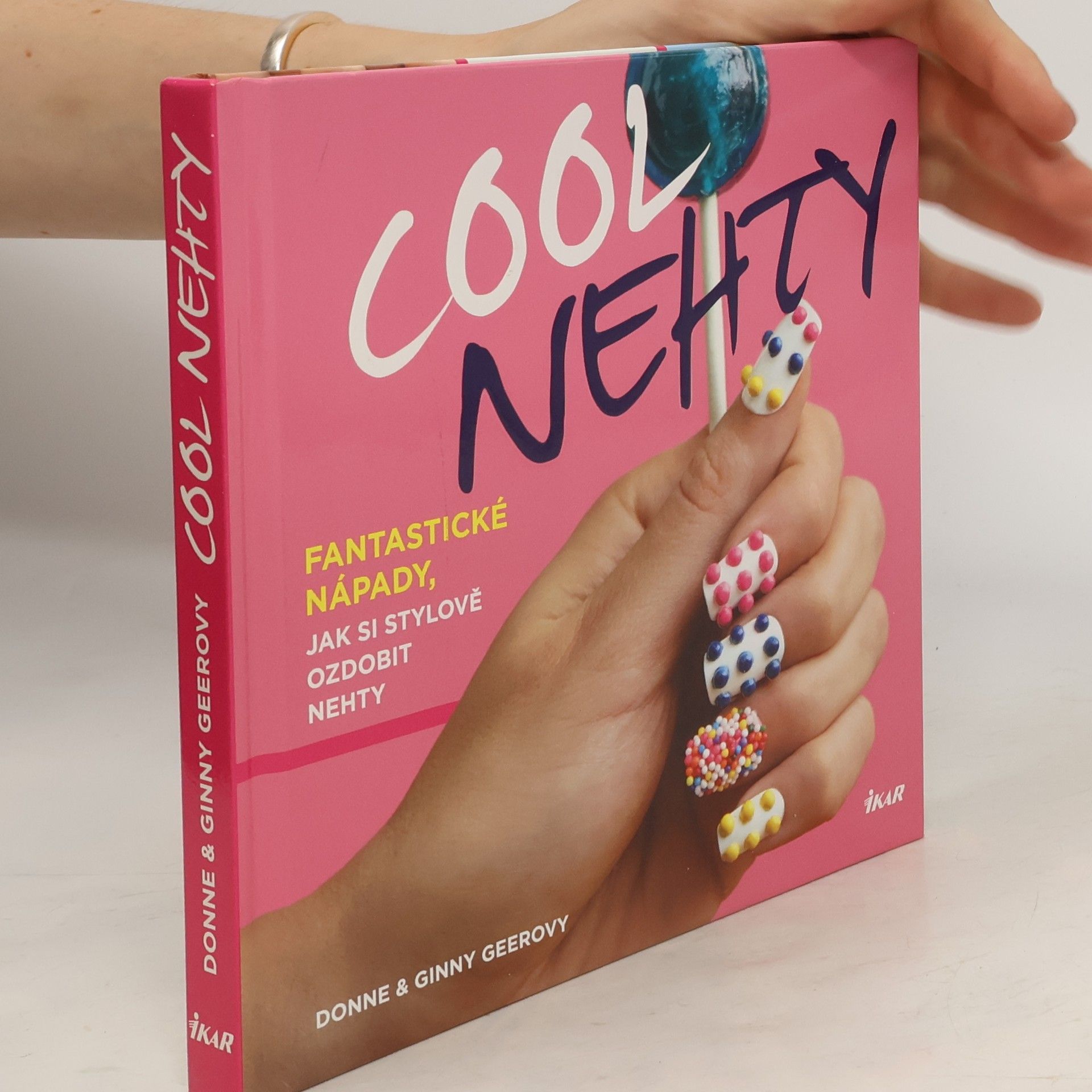 Donne Geer Cool nehty. Fantastické nápady, jak si stylově ozdobit nehty