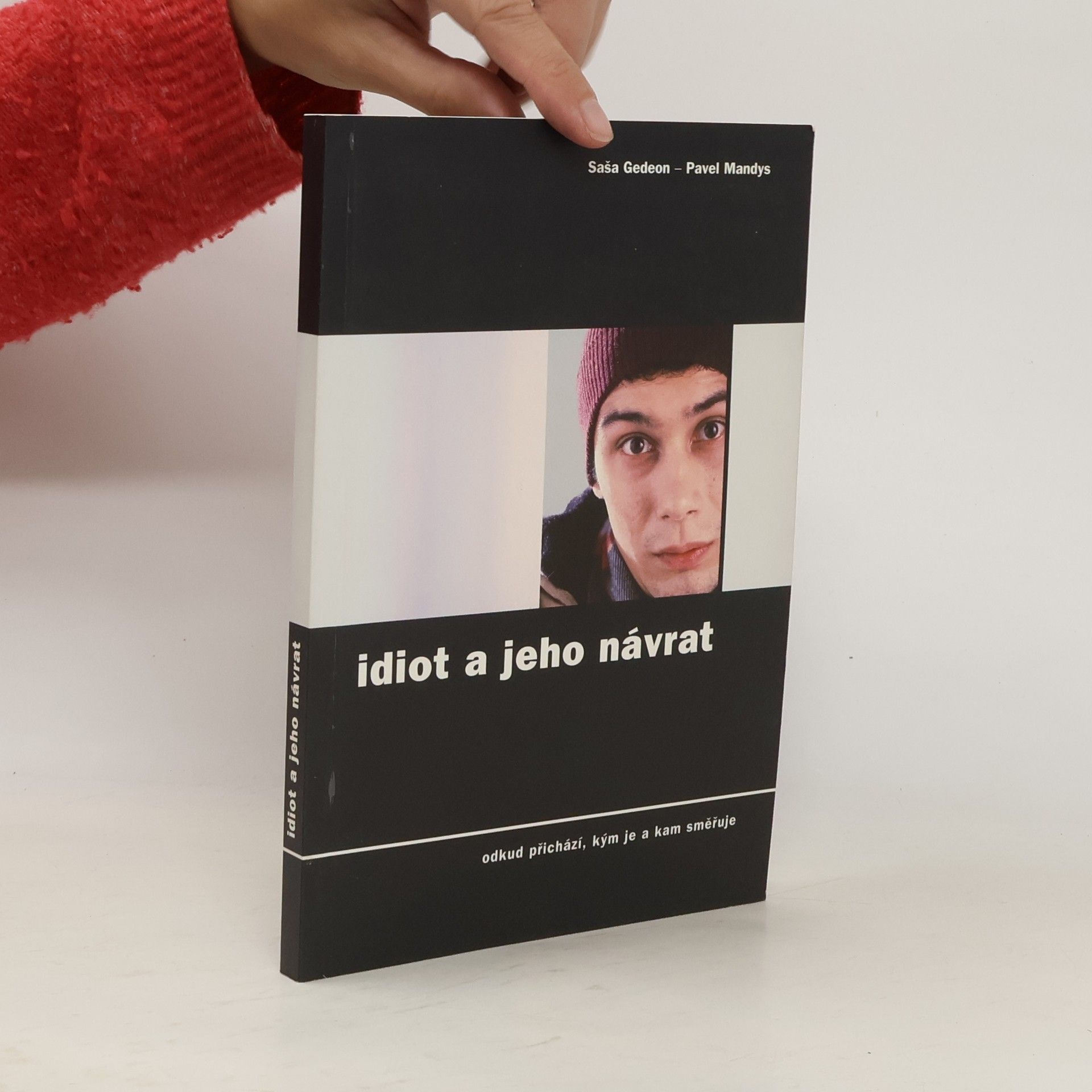 Saša Gedeon Idiot a jeho návrat. Odkud přichází, kým je a kam směřuje