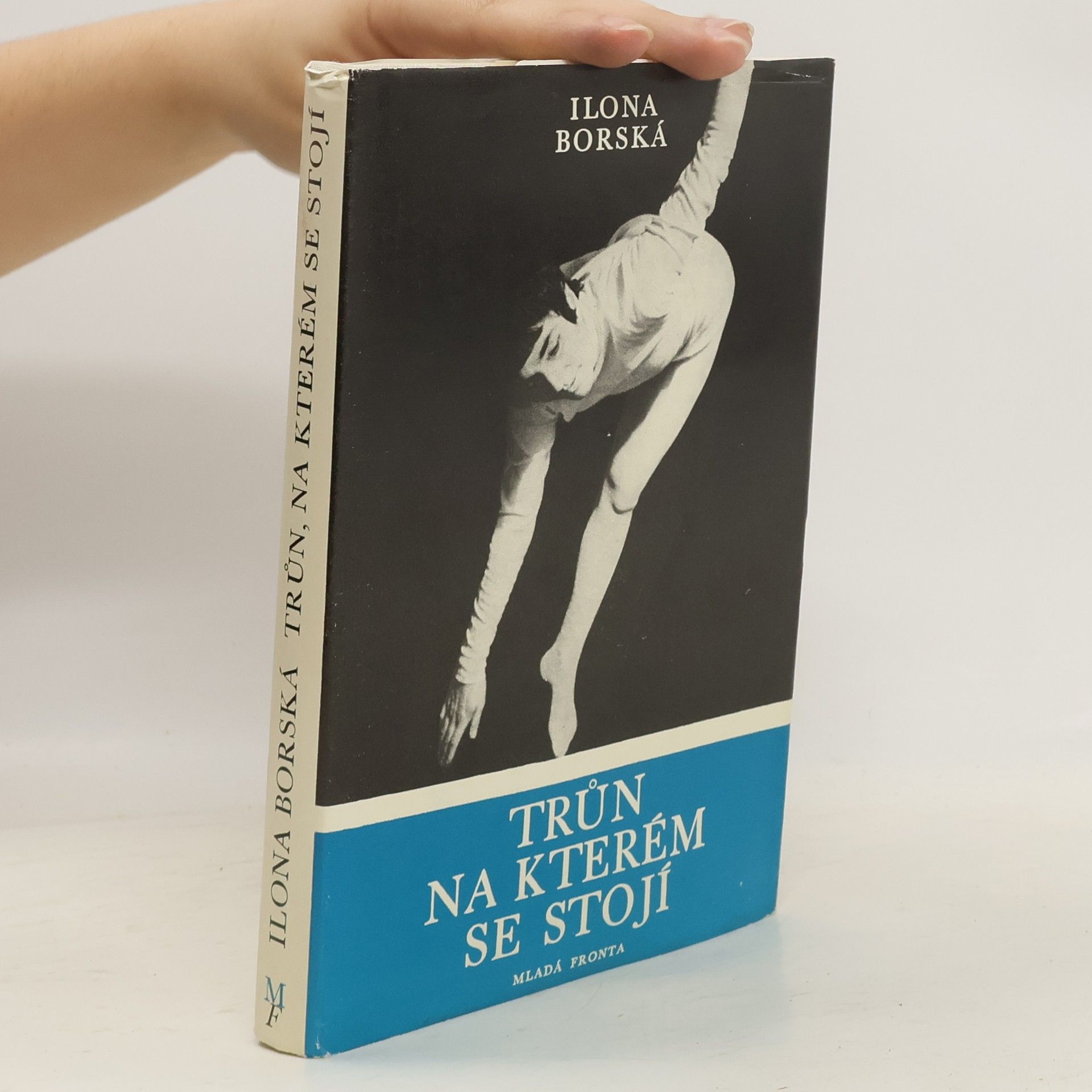 Ilona Borská Trůn, na kterém se stojí