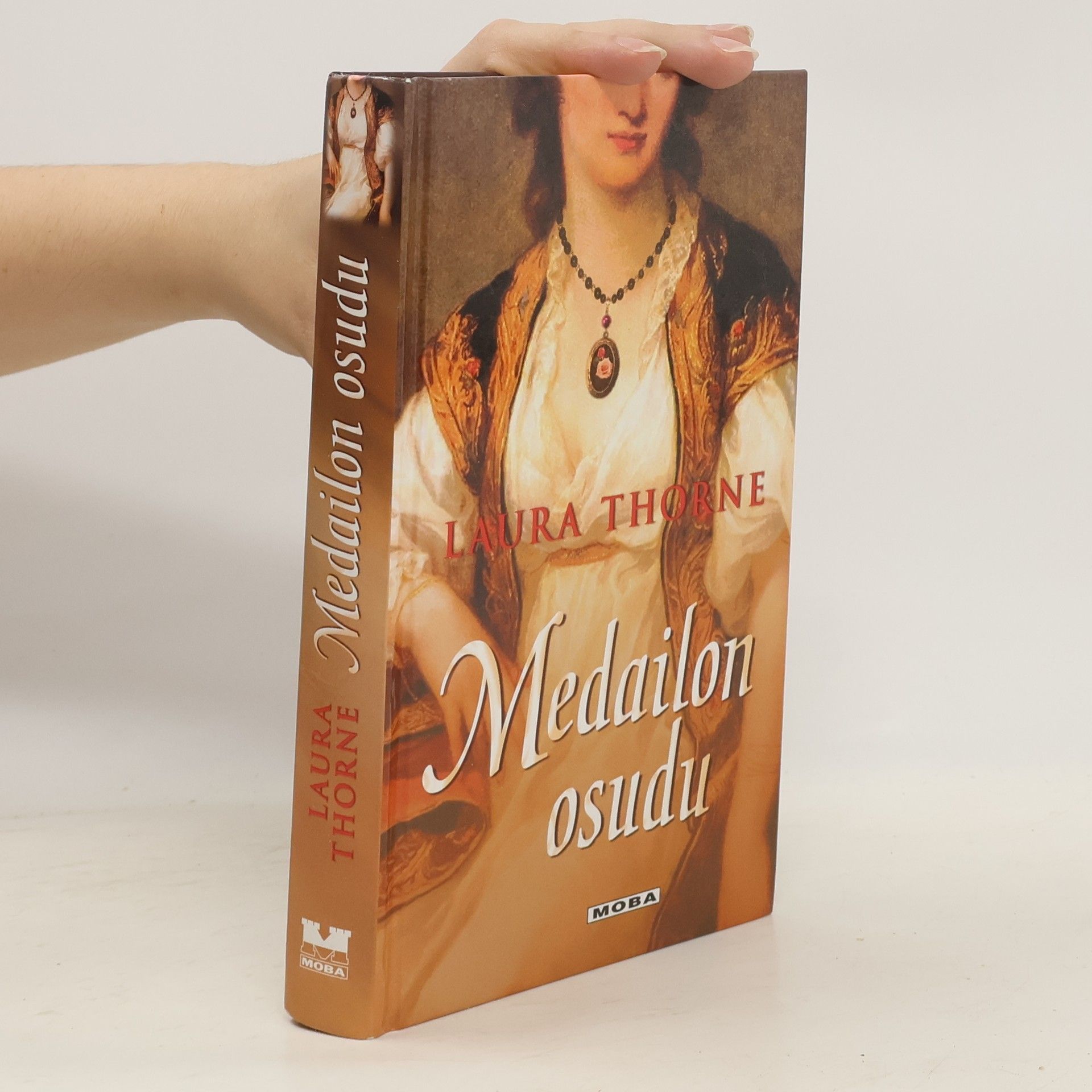 Laura Thorne Medailon osudu: Historický milostný román