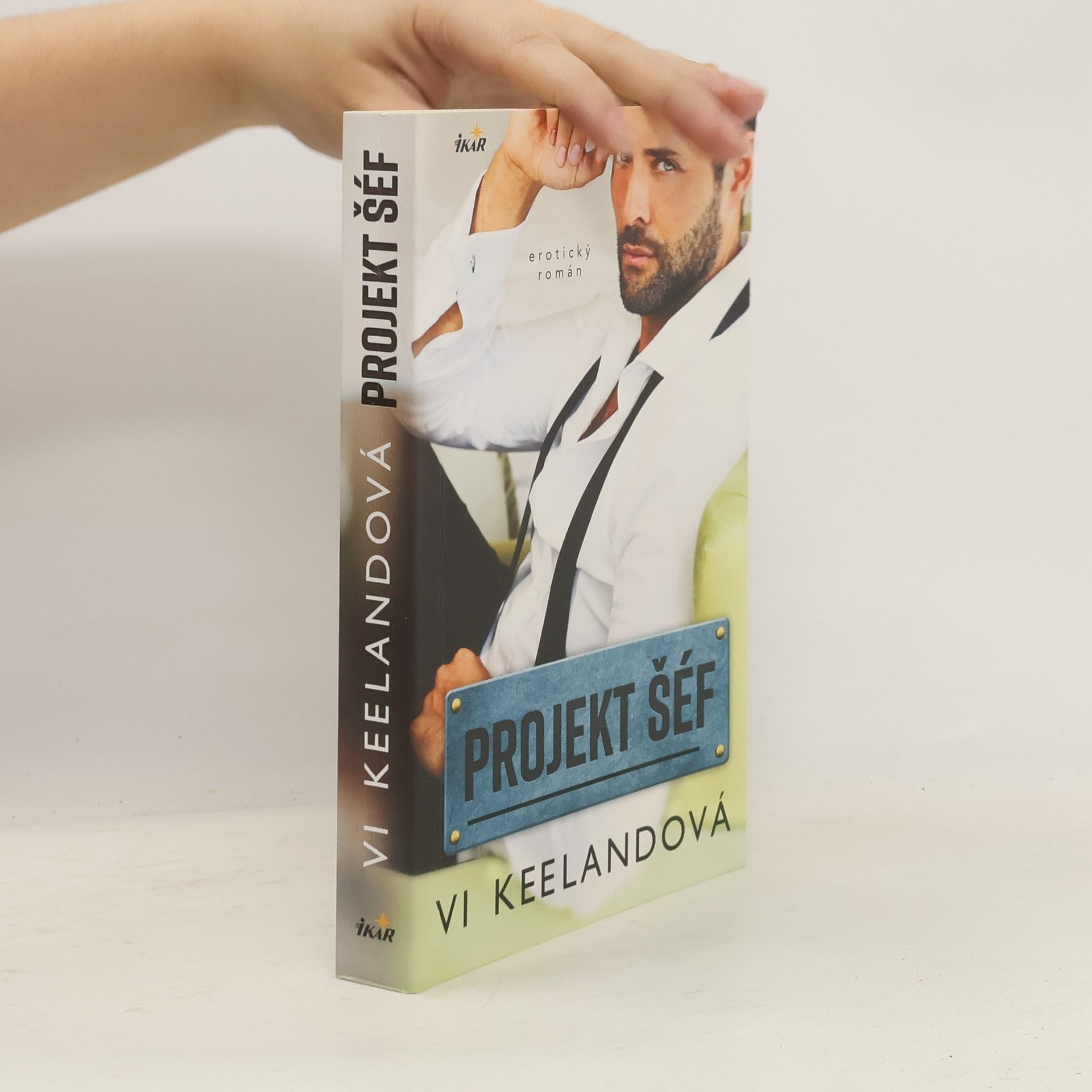 Vi Keeland Projekt šéf