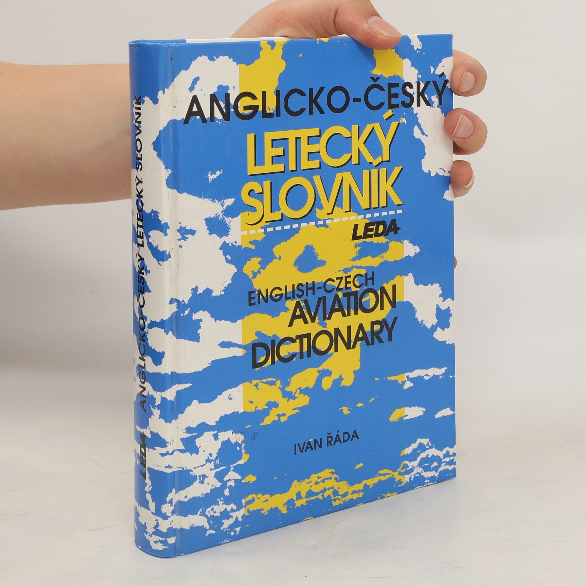 Ivan Řáda Anglicko-český letecký slovník = English-Czech aviation dictionary