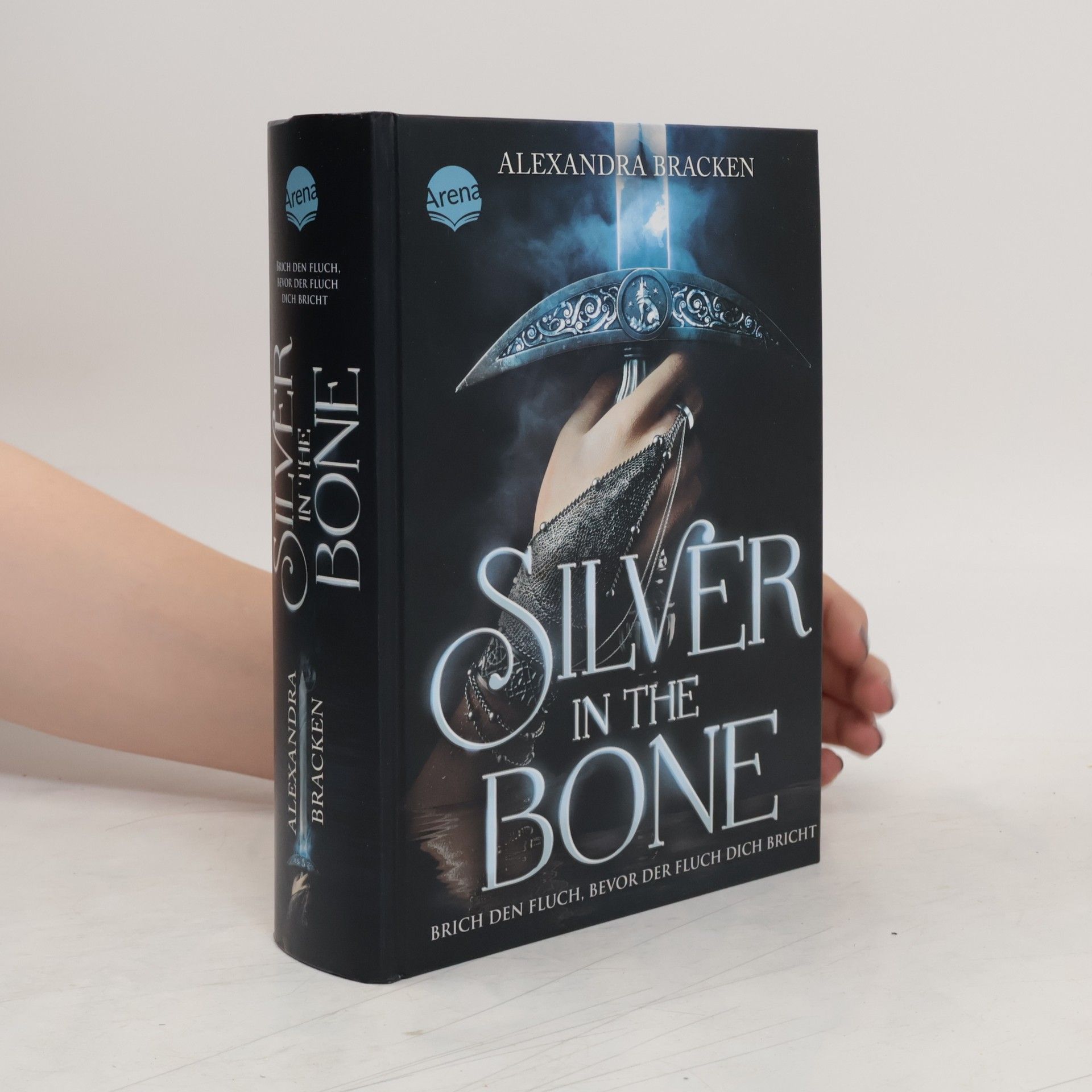 Alexandra Bracken Silver in the Bone. Brich den Fluch, bevor der Fluch dich bricht (Die Hollower-Saga 1)