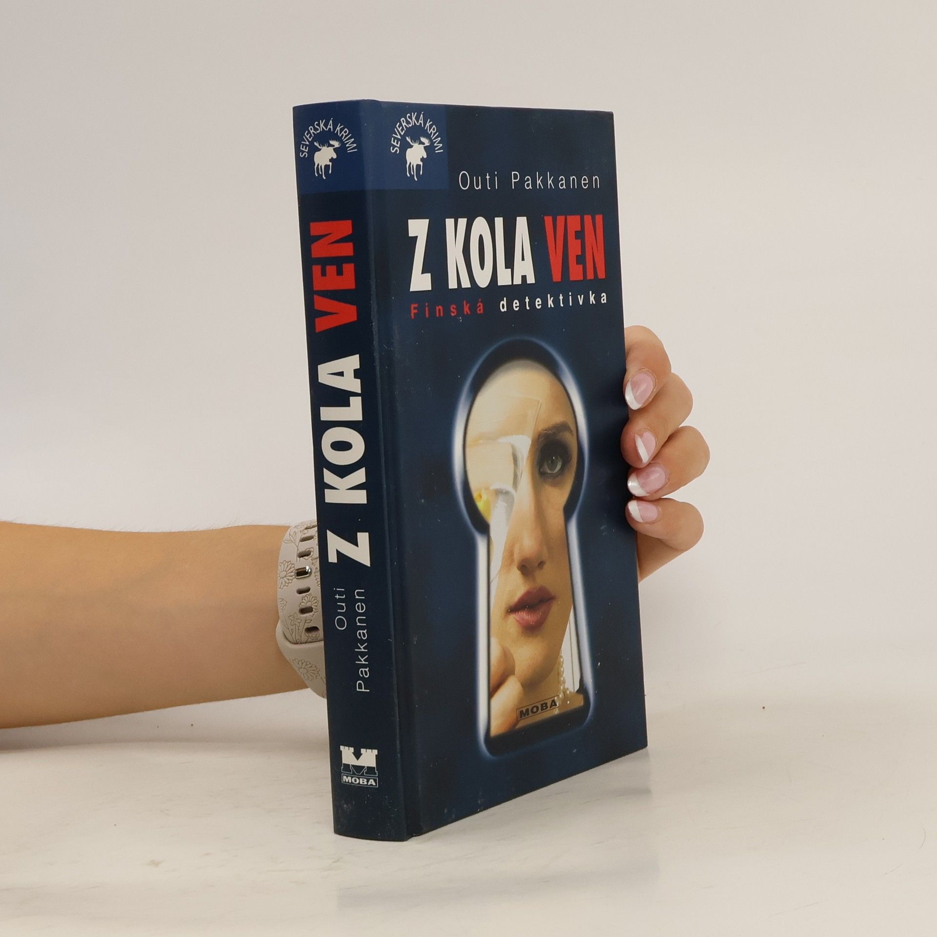 Outi Pakkanen Z kola ven. Finská detektivka