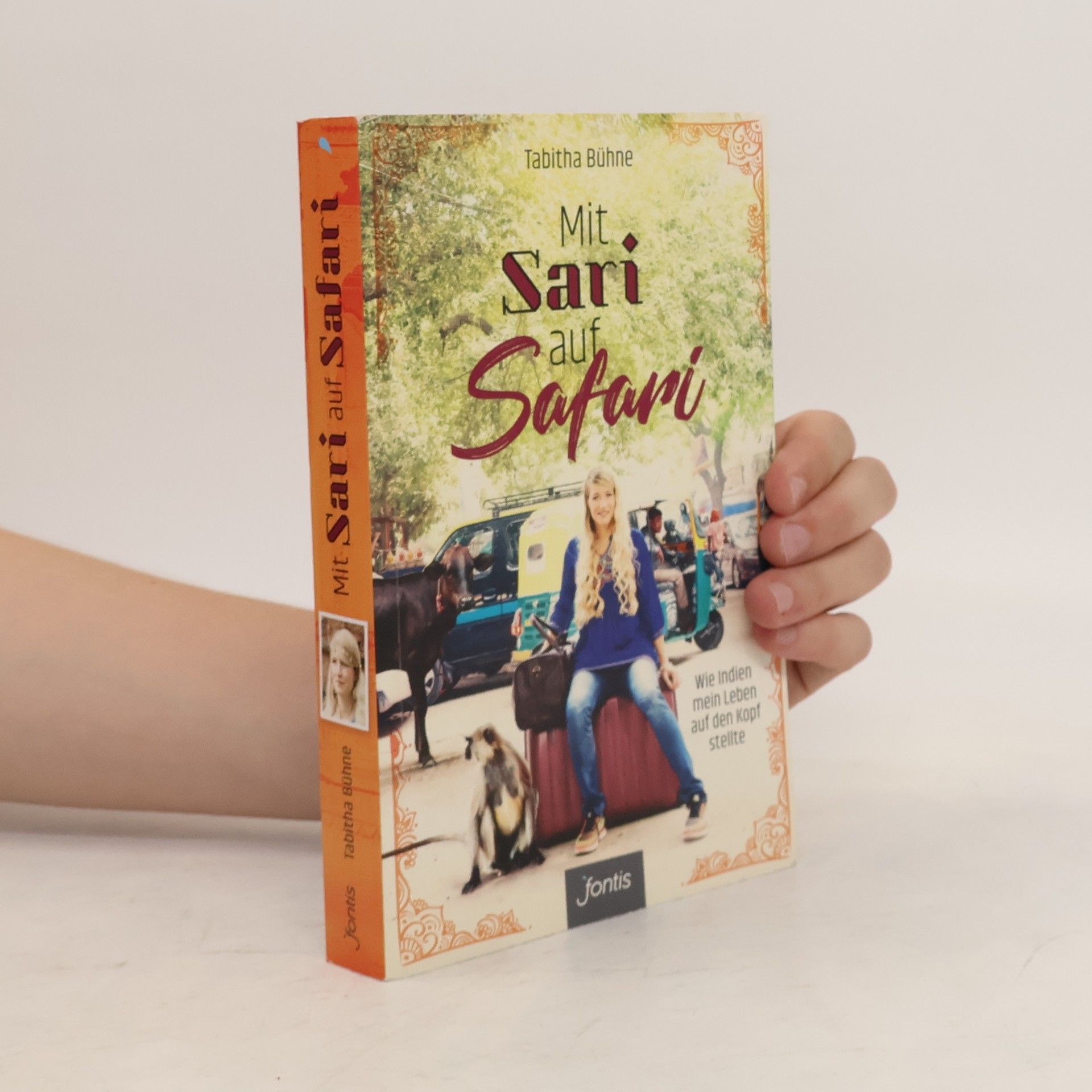 Tabitha Bühne Mit Sari auf Safari