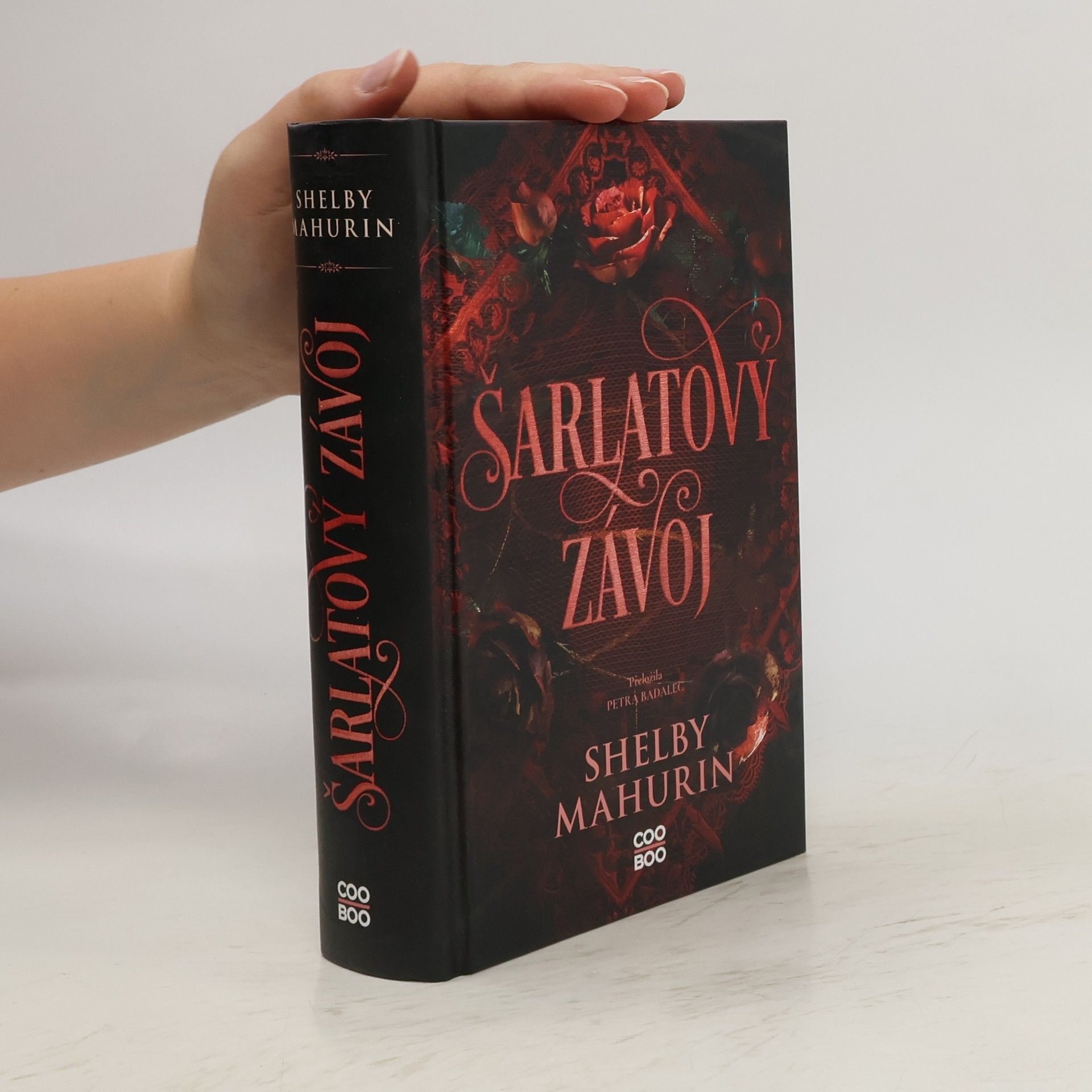 Shelby Mahurin Šarlatový závoj
