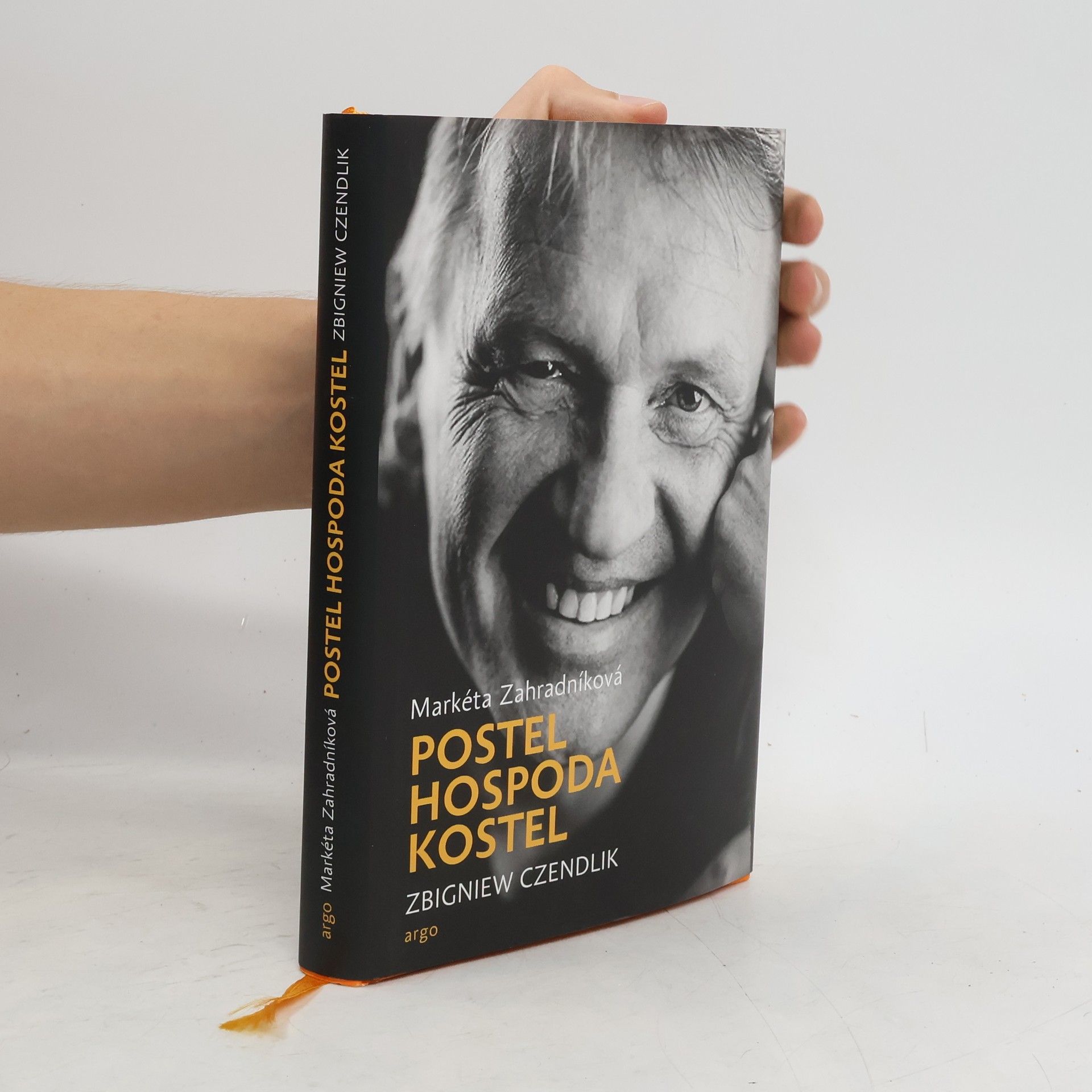 Zbigniew Czendlik Postel, hospoda, kostel