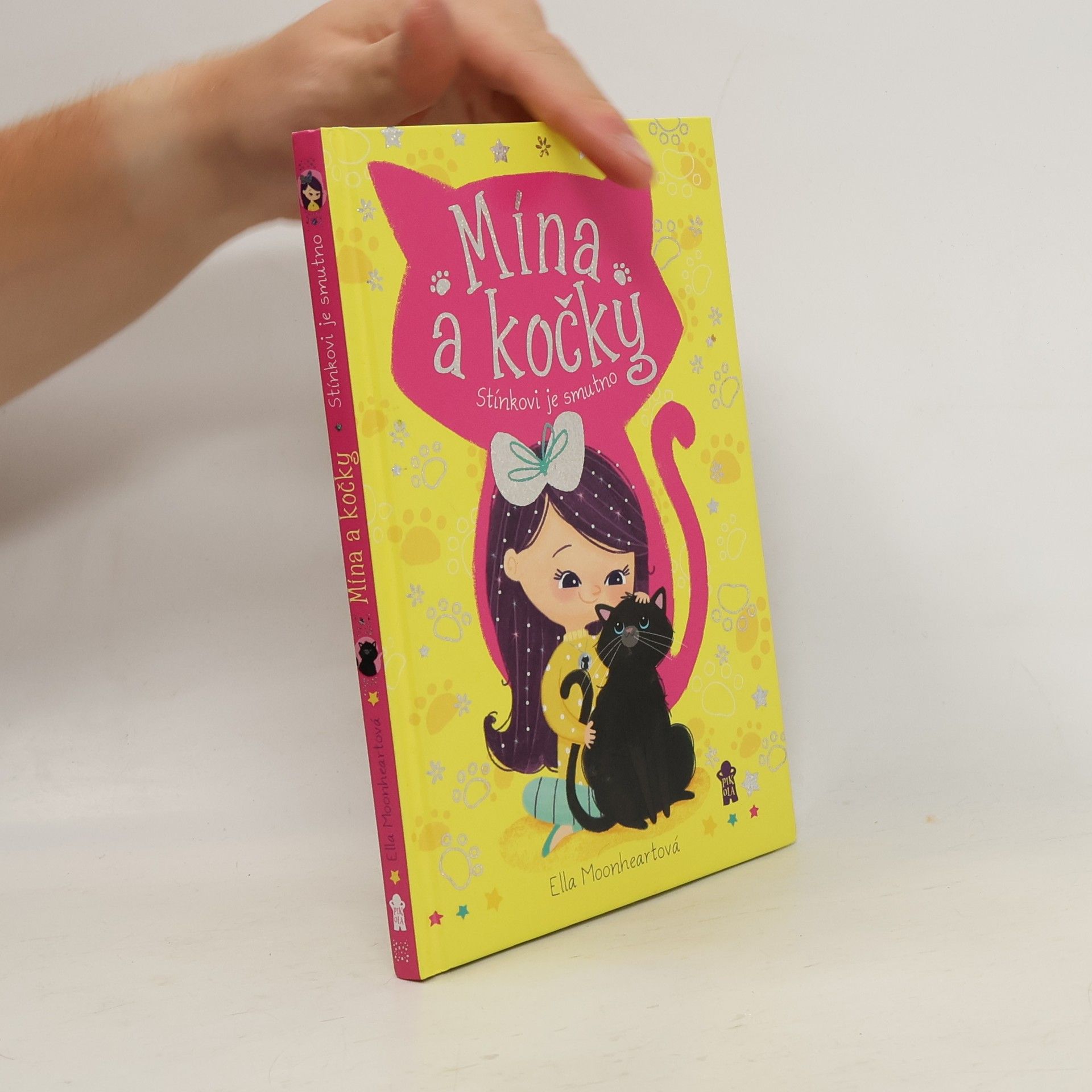 Mína a kočky. Stínkovi je smutno