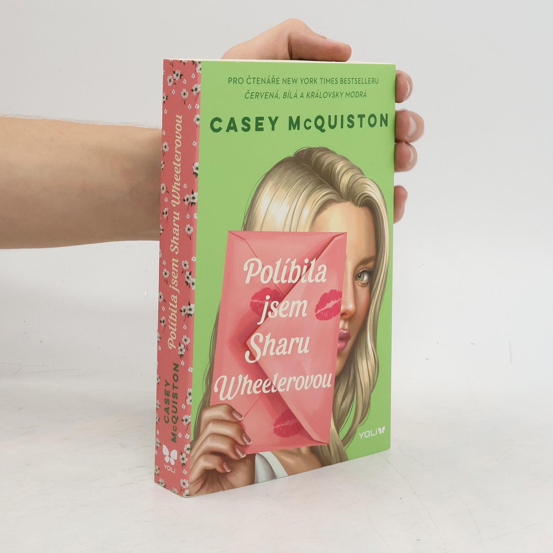 Casey McQuiston Políbila jsem Sharu Wheelerovou