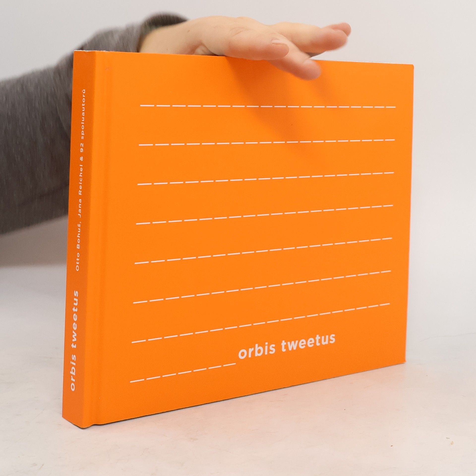Orbis tweetus. První twitter kniha na světě ilustrovaná fanoušky