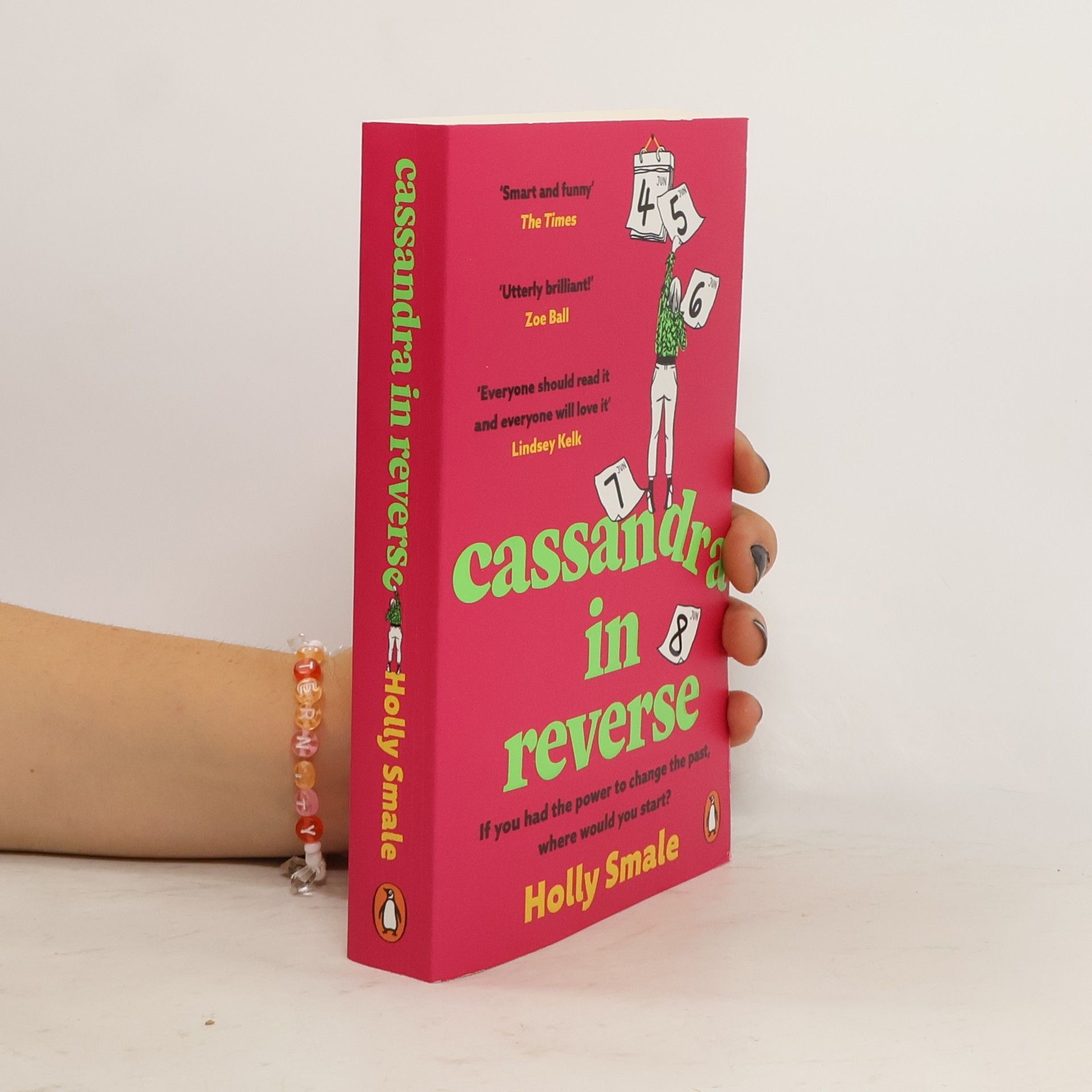Holly Smale Cassandra in Reverse: The unforgettable Reese Witherspoon Book Club pick